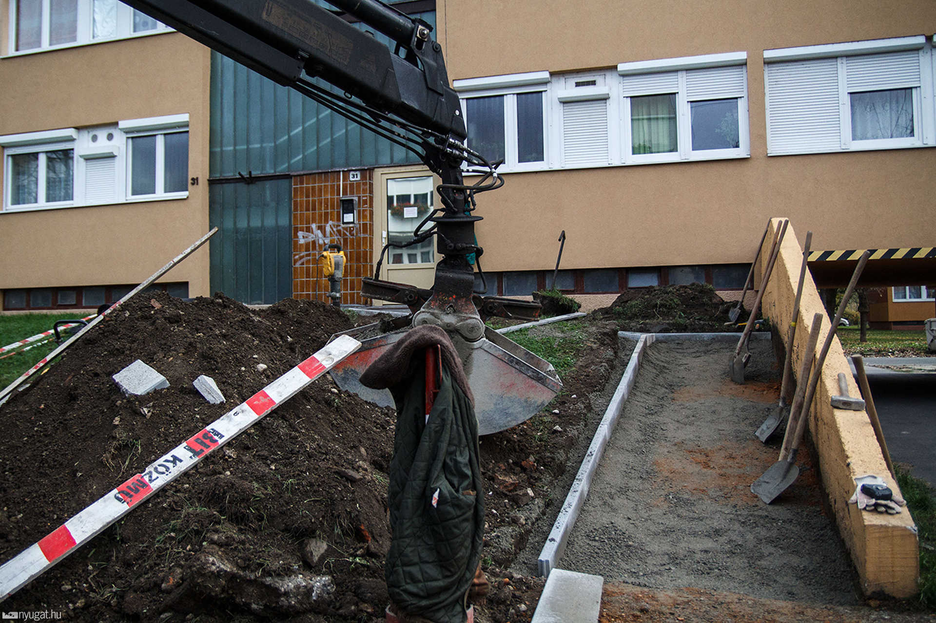 Rámpaépítés a Szent Flórián utca 31-nél