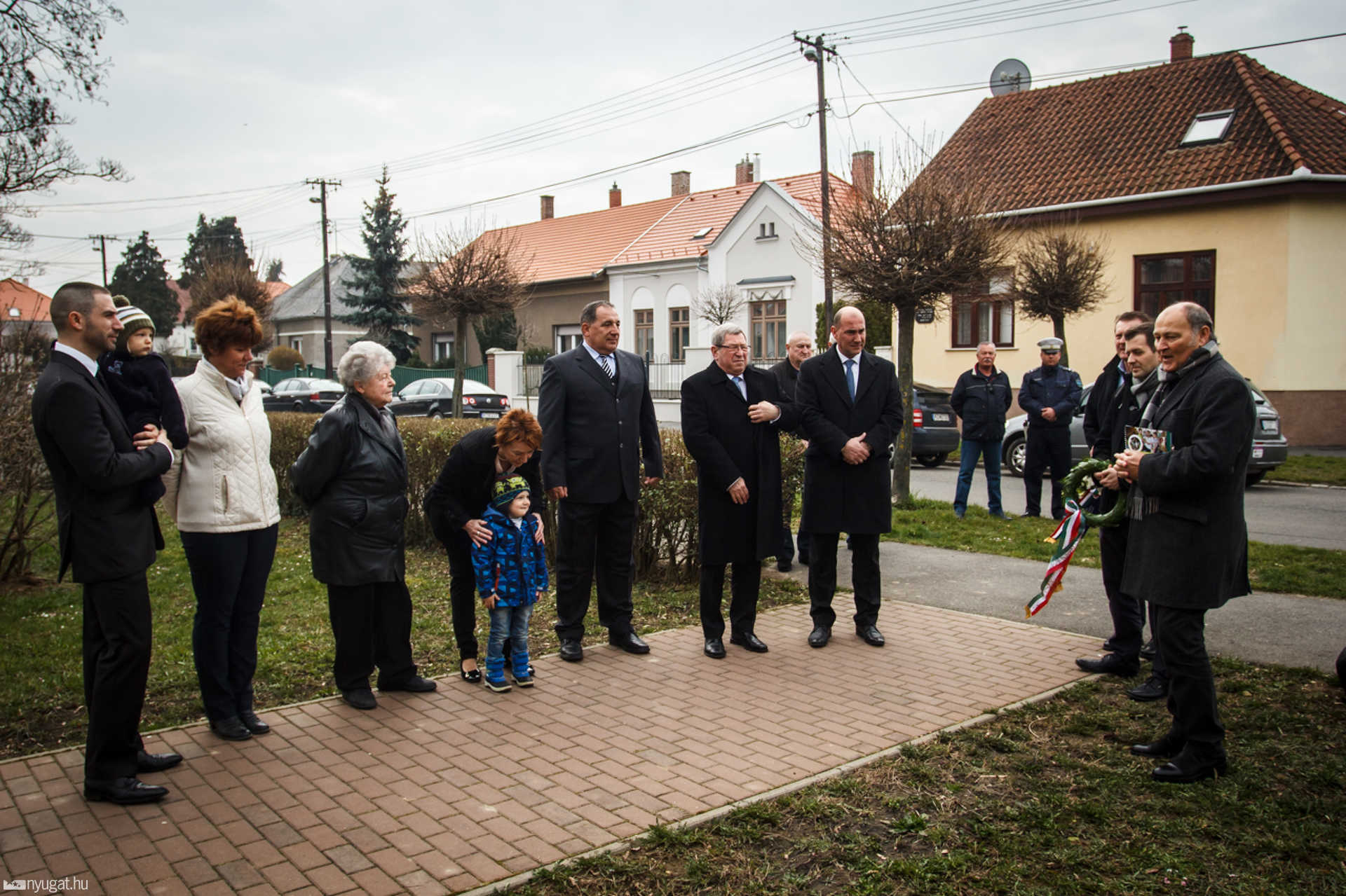 Tóth Géza emléktáblájának koszorúzása