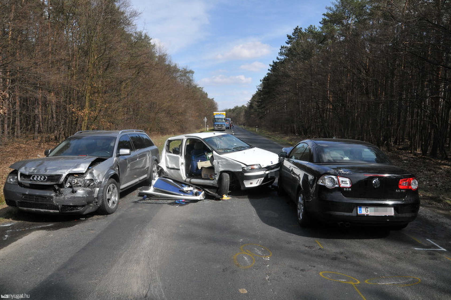 Négyes baleset a 8-as úton Szemenyénél