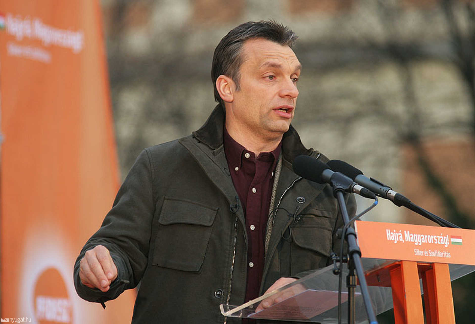 Viktor kabátja (forrás: MTI)