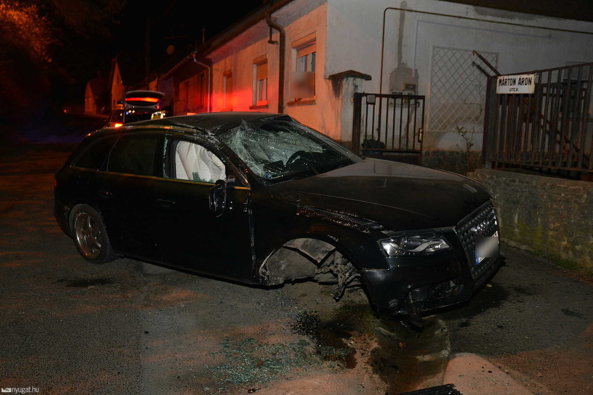 Betonátereszről csapódott Daewoonak az Audi Szombathelyen
