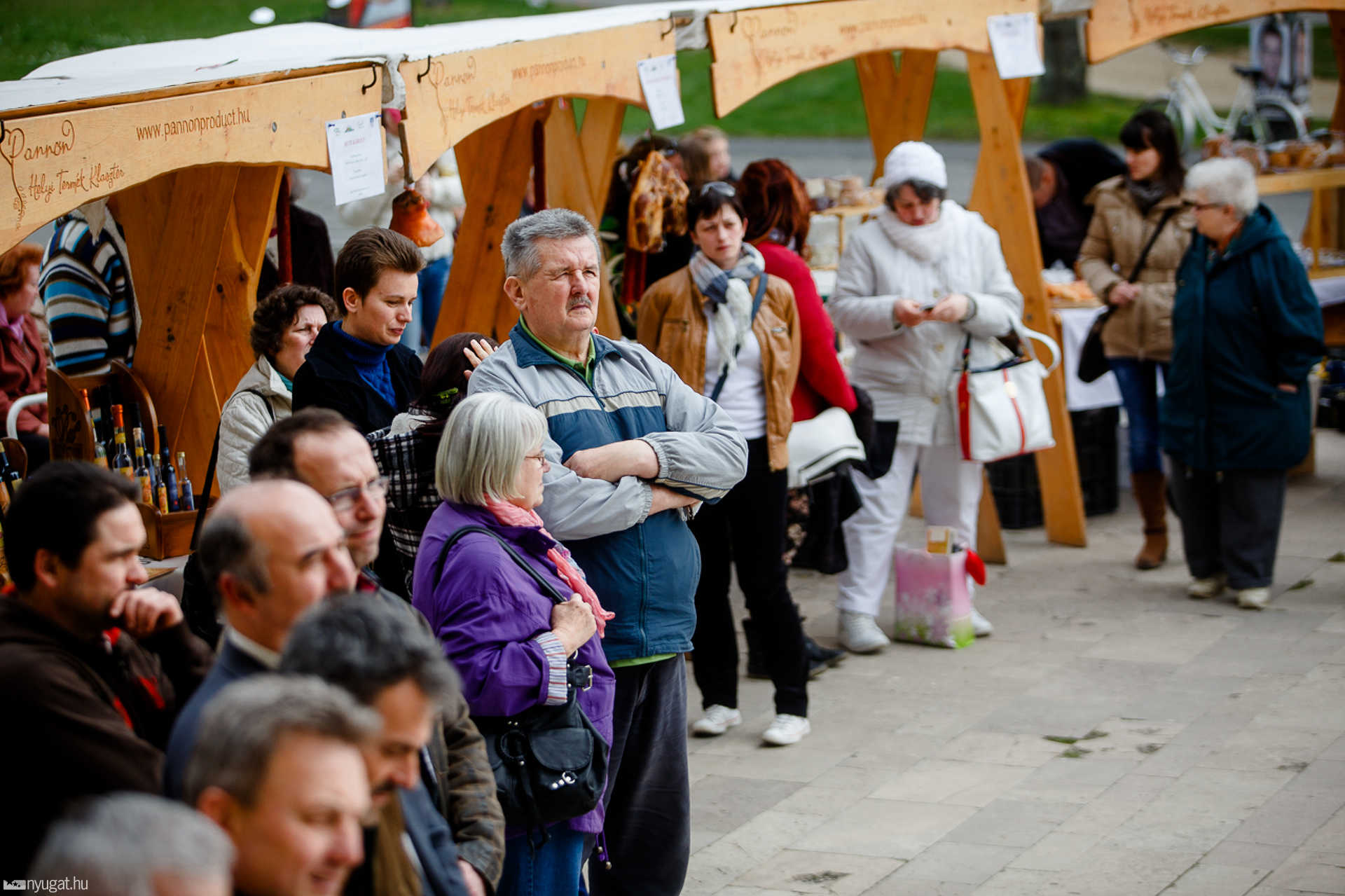 Termelői piac az MMIK előtt