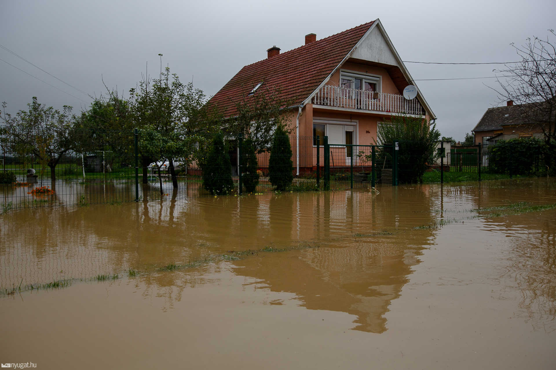 Elöntött az áradás több utcát Szombathelyen