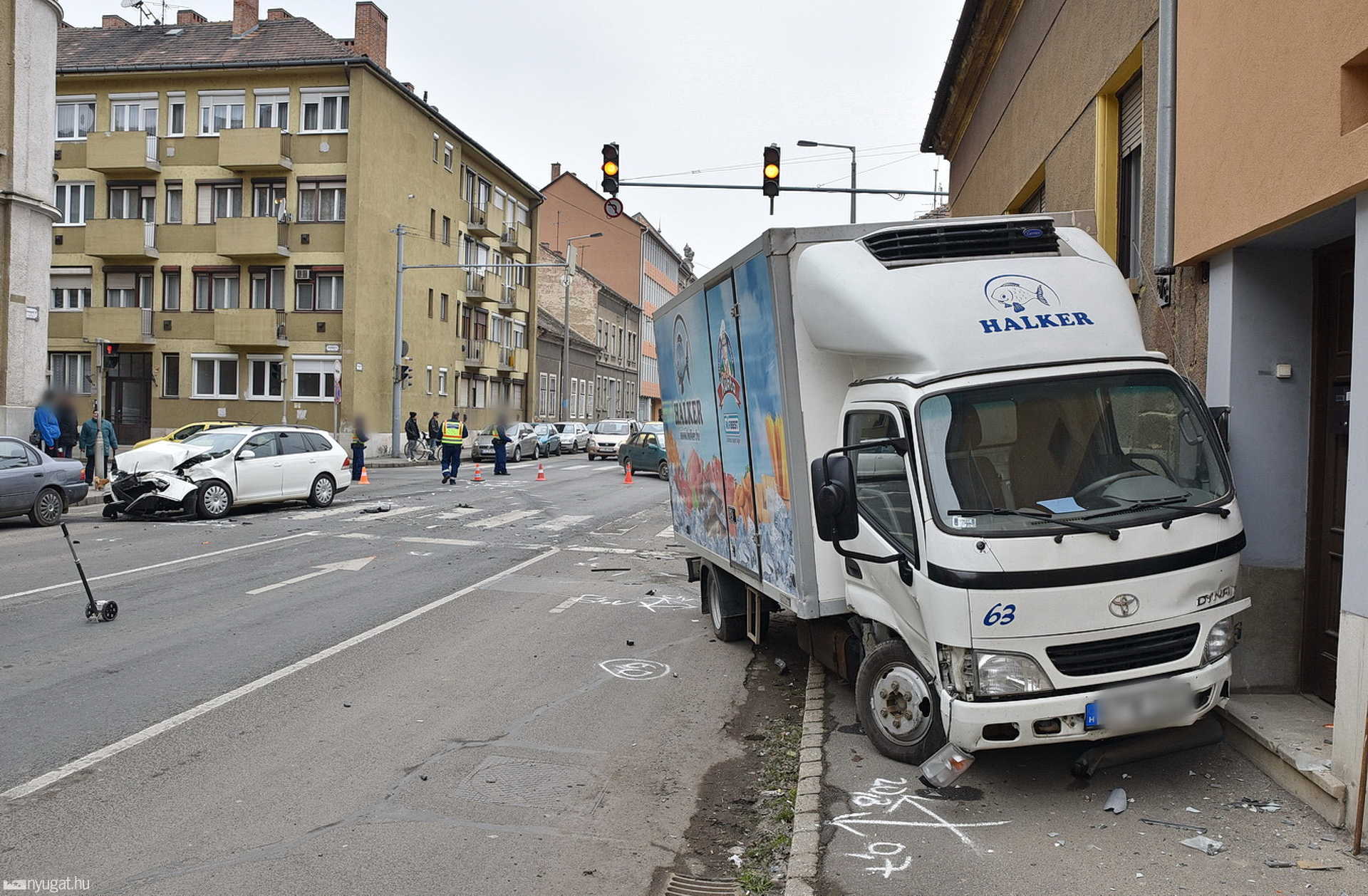 Baleset Szombathelyen a Vörösmarty és Kisfaludy utcák kereszteződésében