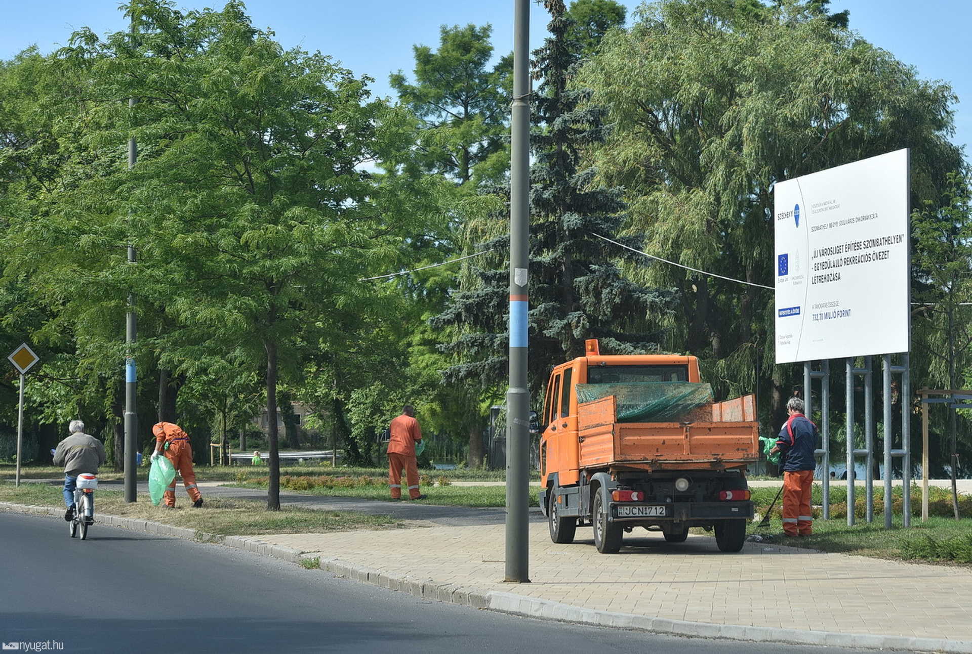 Hétfőn délelőtt megkezdték a szemét eltakarítását a Csónakázótónál, Szombathelyen