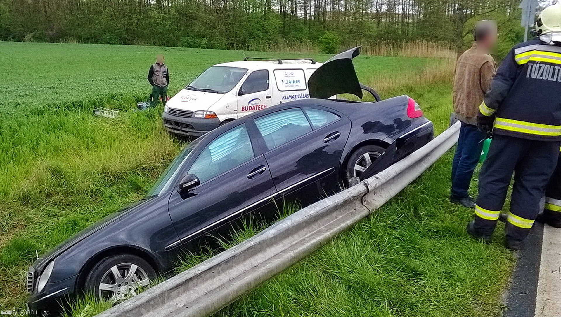Előzésben lévő Mercedes ütközött Toyotának Hosszúpereszteg közelében 