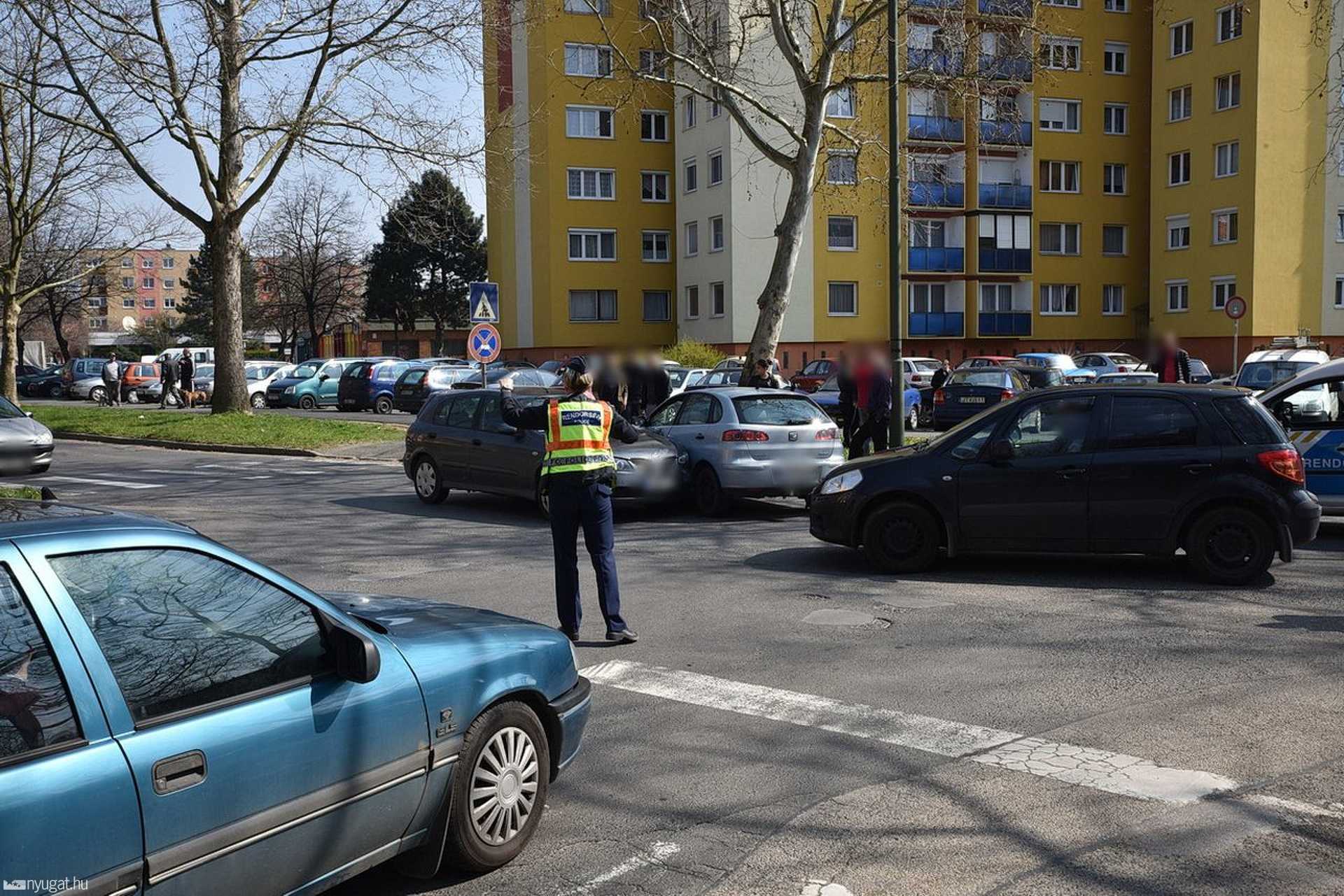 Nissan elé hajtot egy Seat Szombathelyen