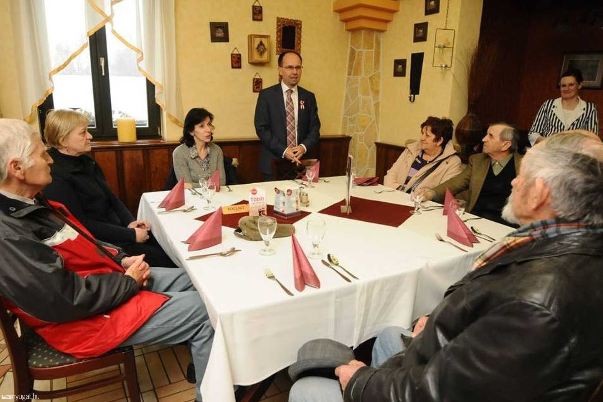 Sűtizős asztalos 