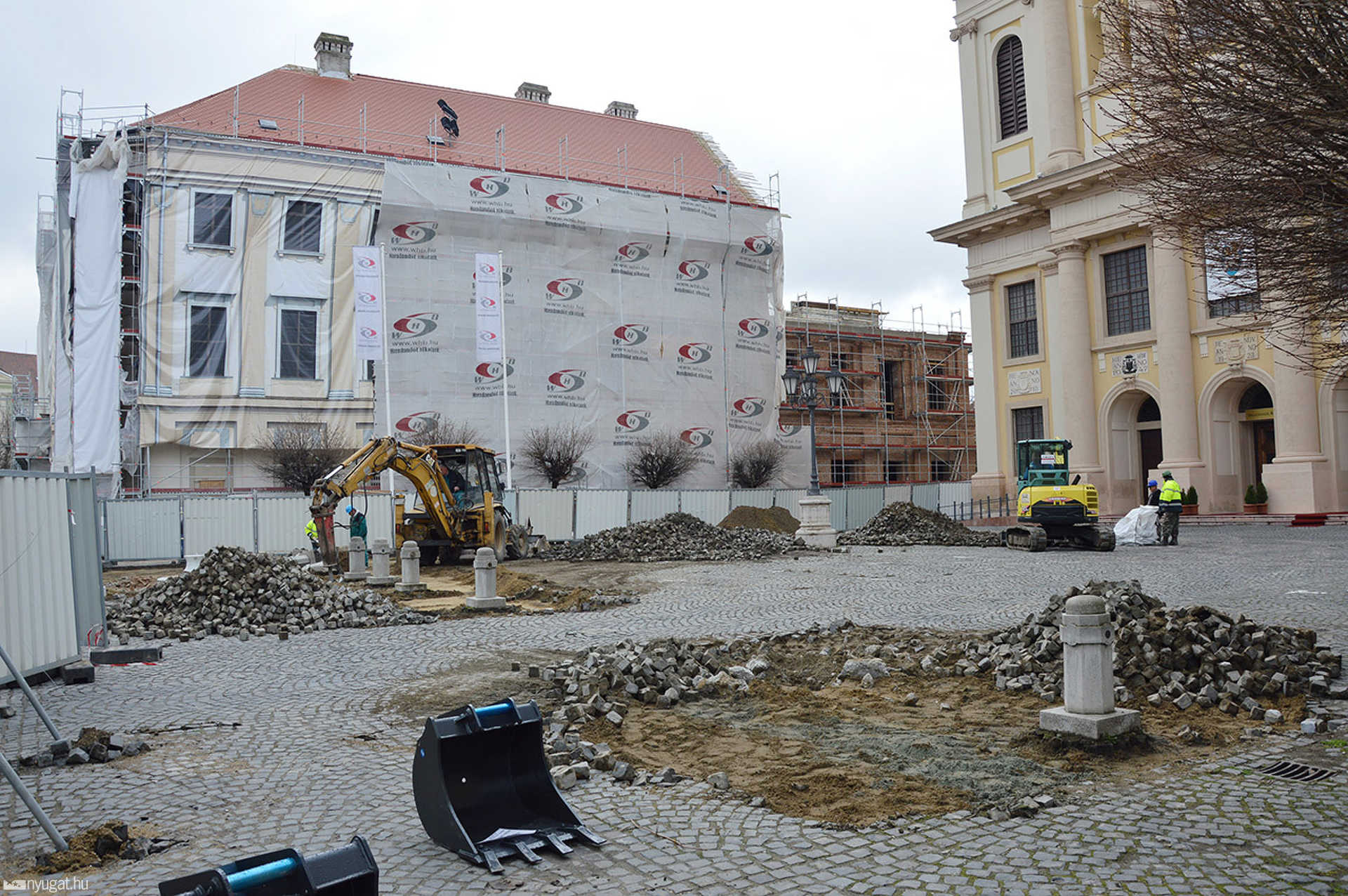 Nagytemplom előtti tér a felújítás elején