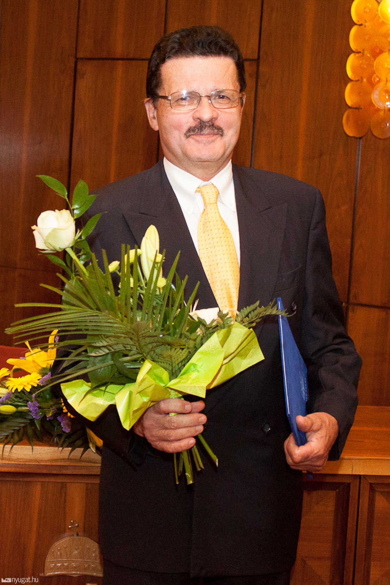 Dr. Kecskés László