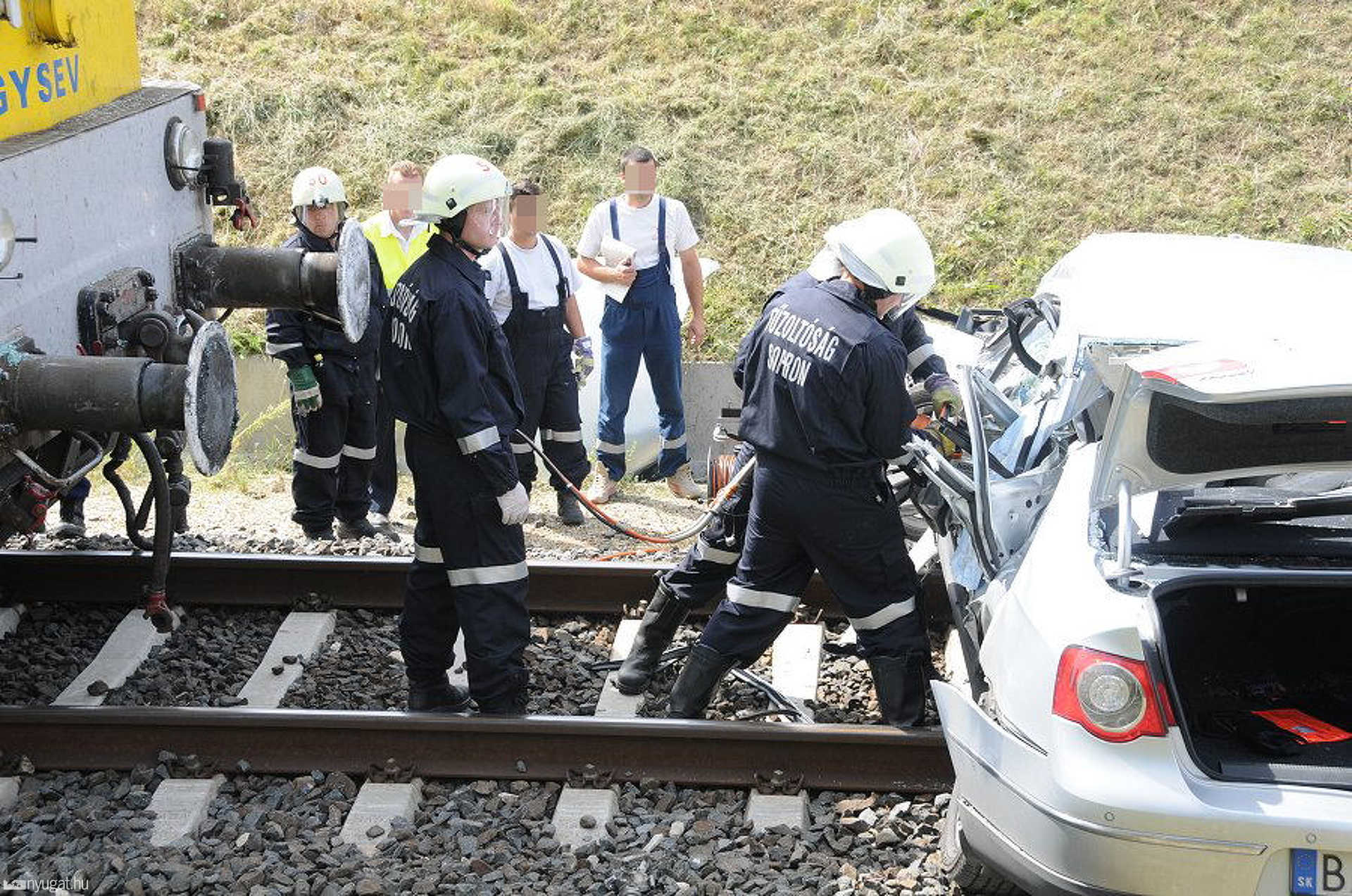 Négy koreai halottja és egy súlyos sérültje van a lövői vonatbalesetnek
