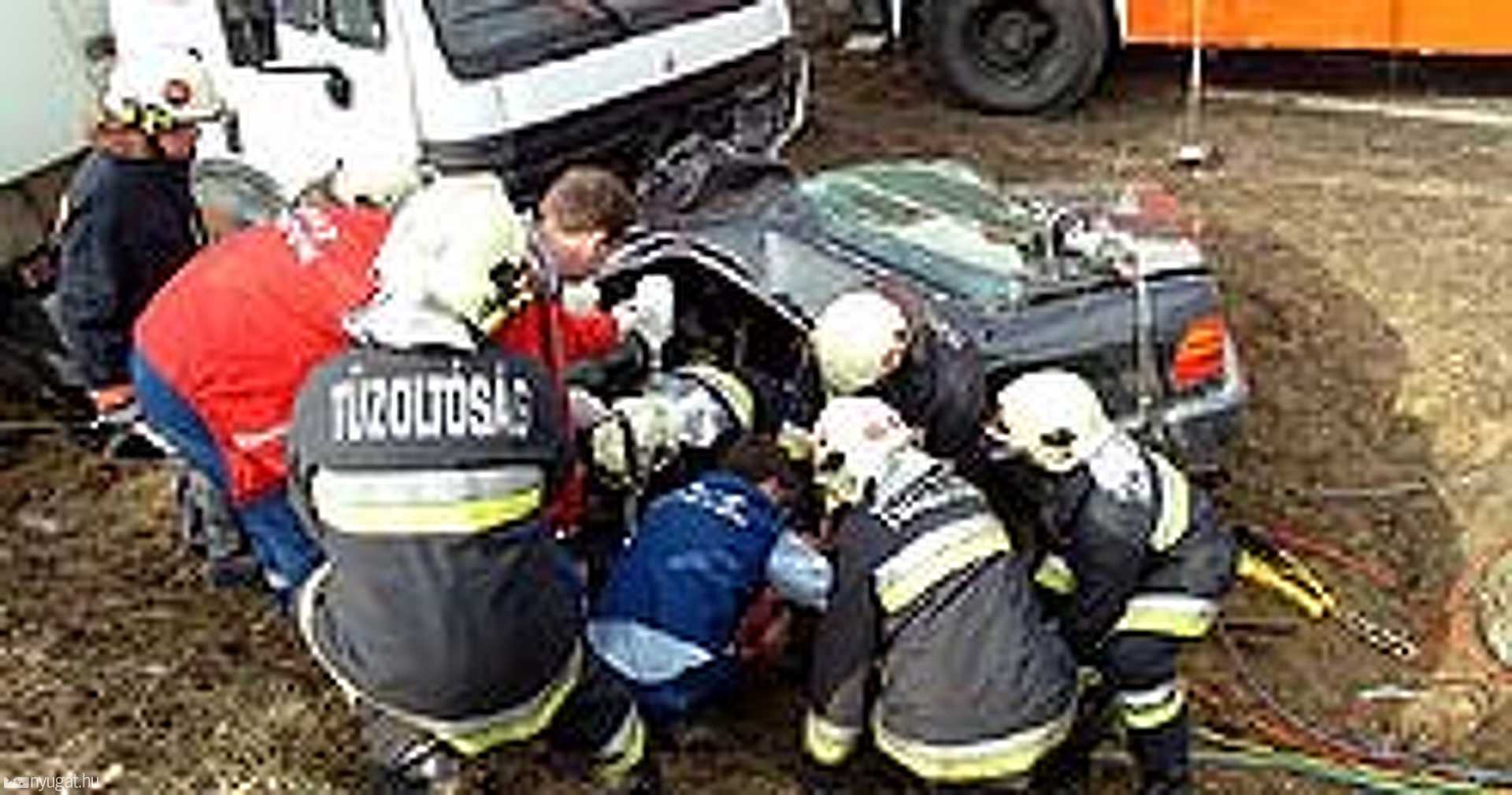 Három olasz halálát követelő közlekedési baleset - Vashosszúfalu, 8-as út, 2004.02.20.