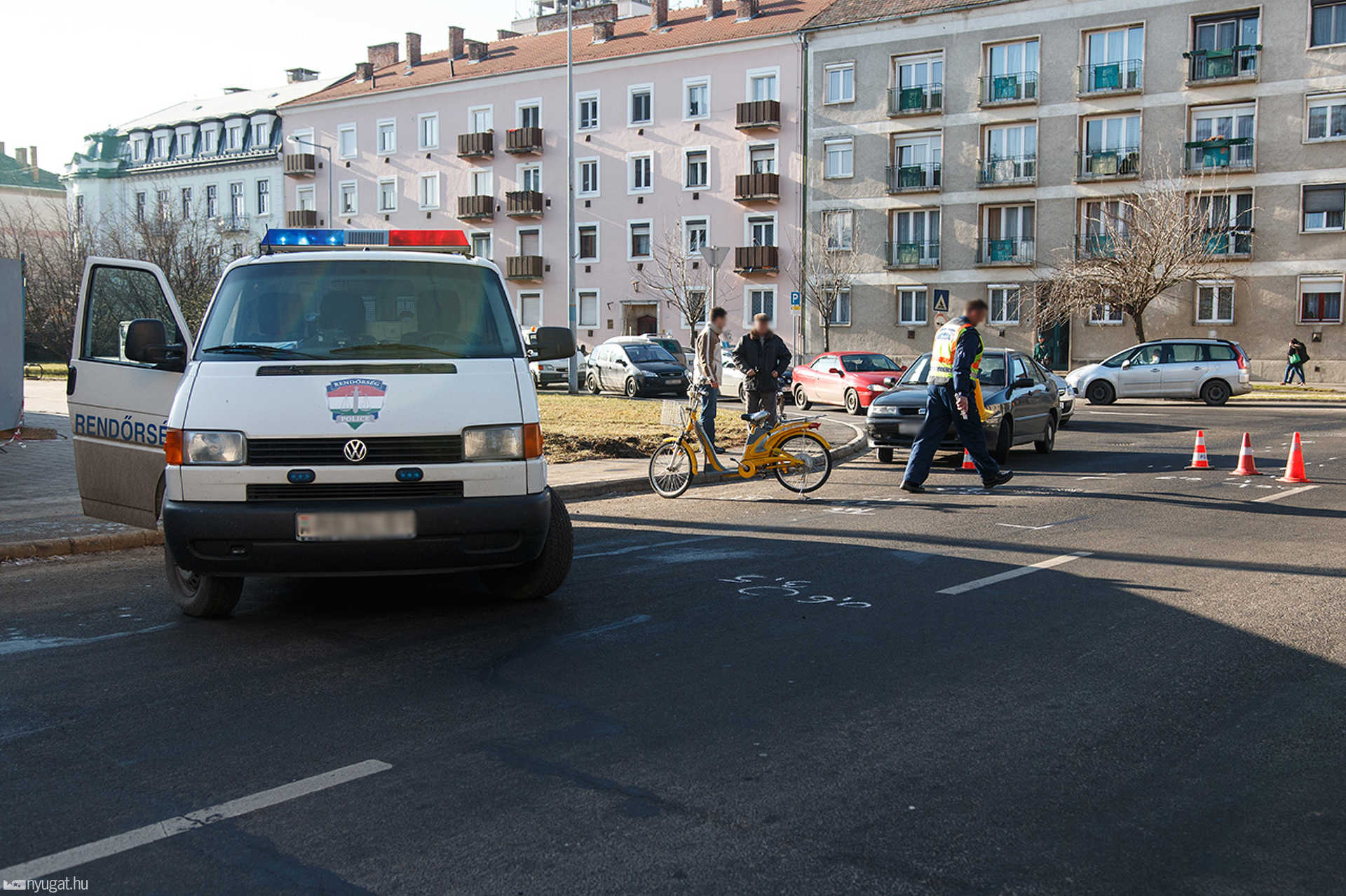 Kerékpárost gázoltak a Sportháznál