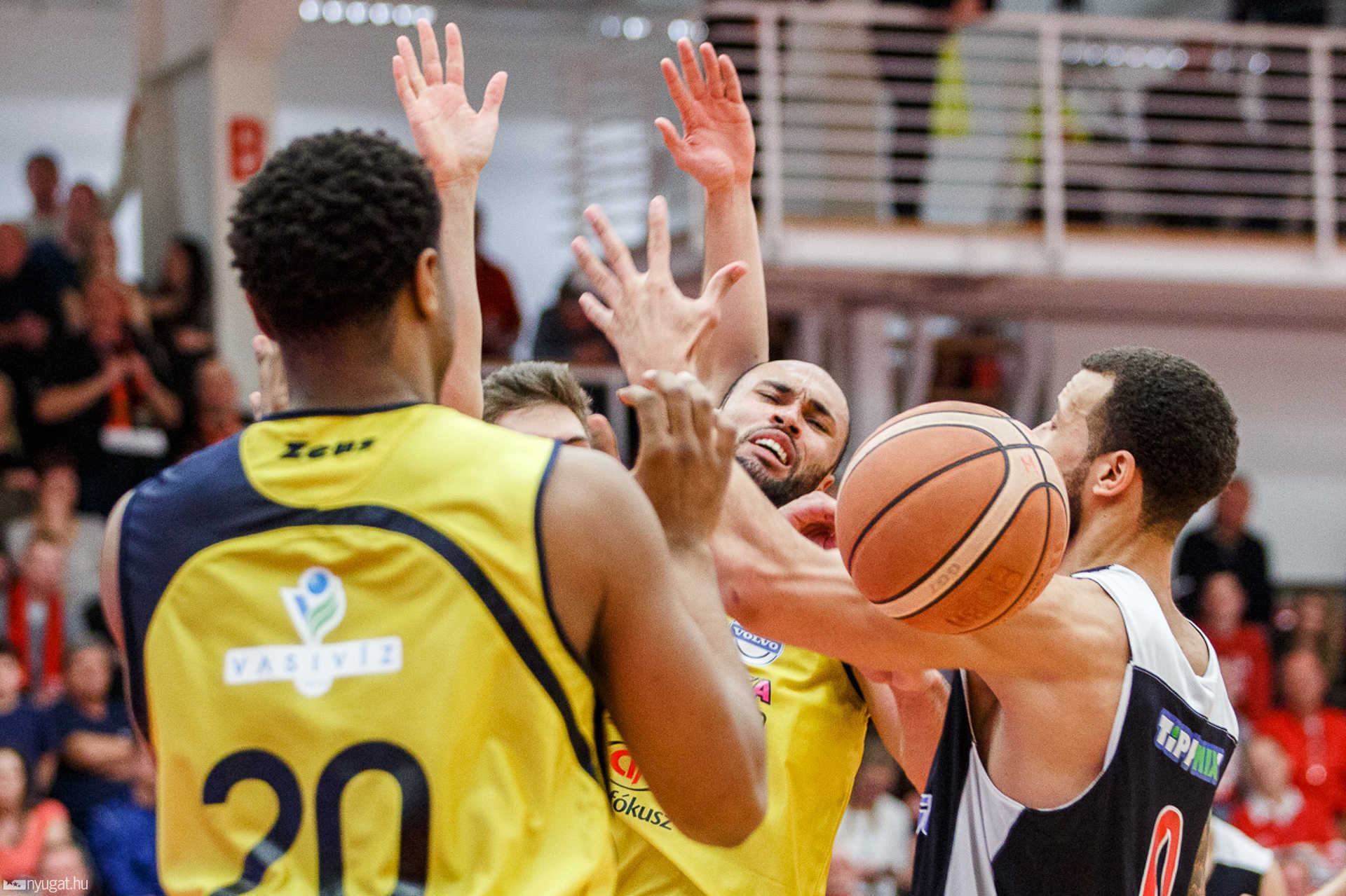 Egis Körmend – Falco KC Szombathely NB I-es kosárlabda-mérkőzés	
