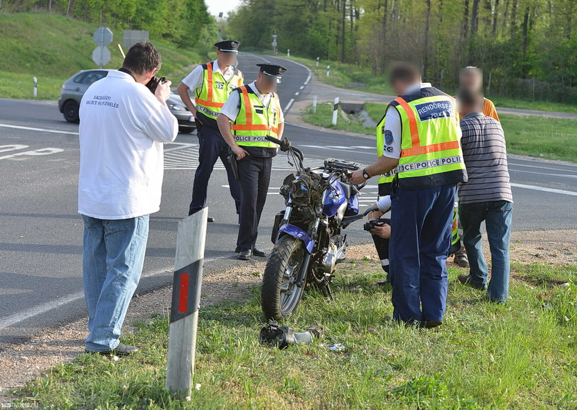Főúton haladó motorral ütközött a Ford Sárvárnál