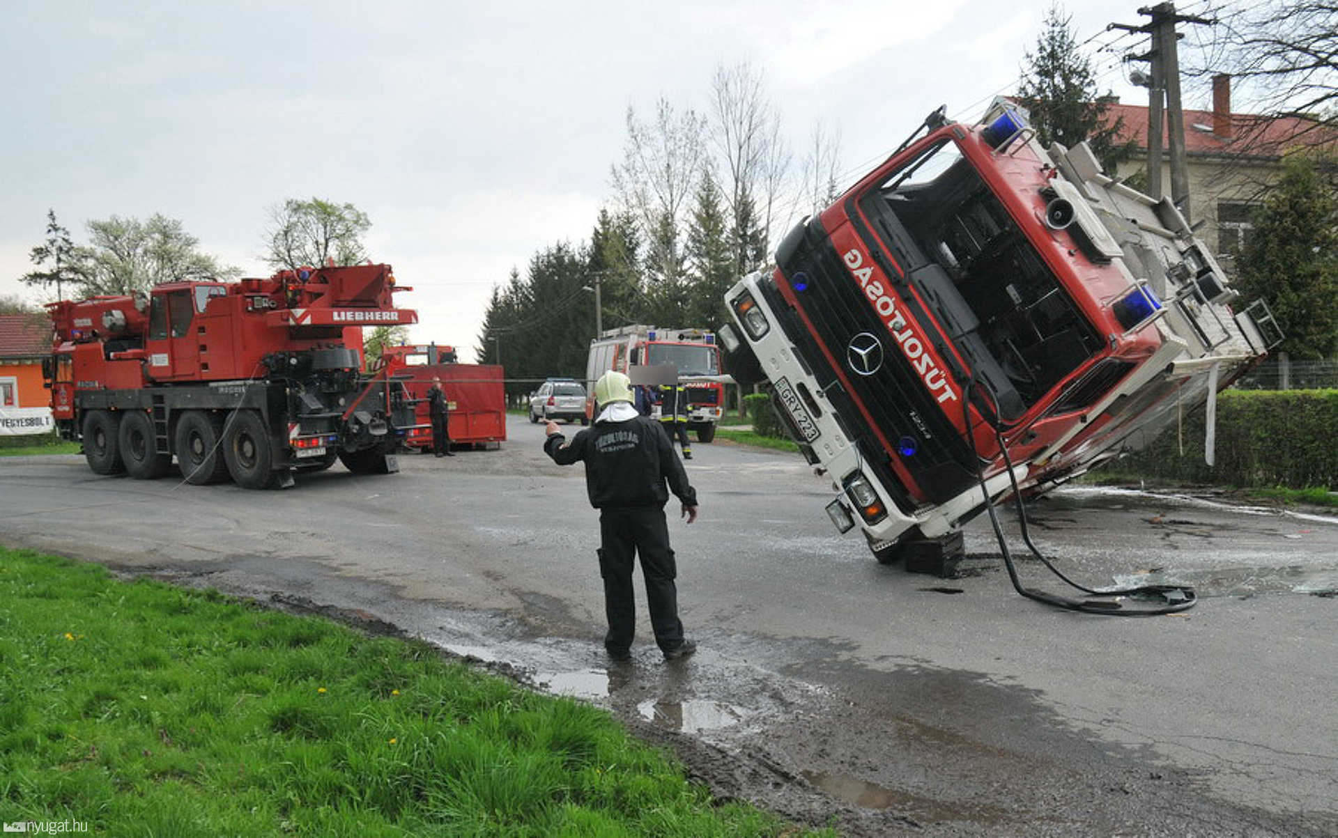 Tűzoltóautó borult fel Vashosszúfalu határában