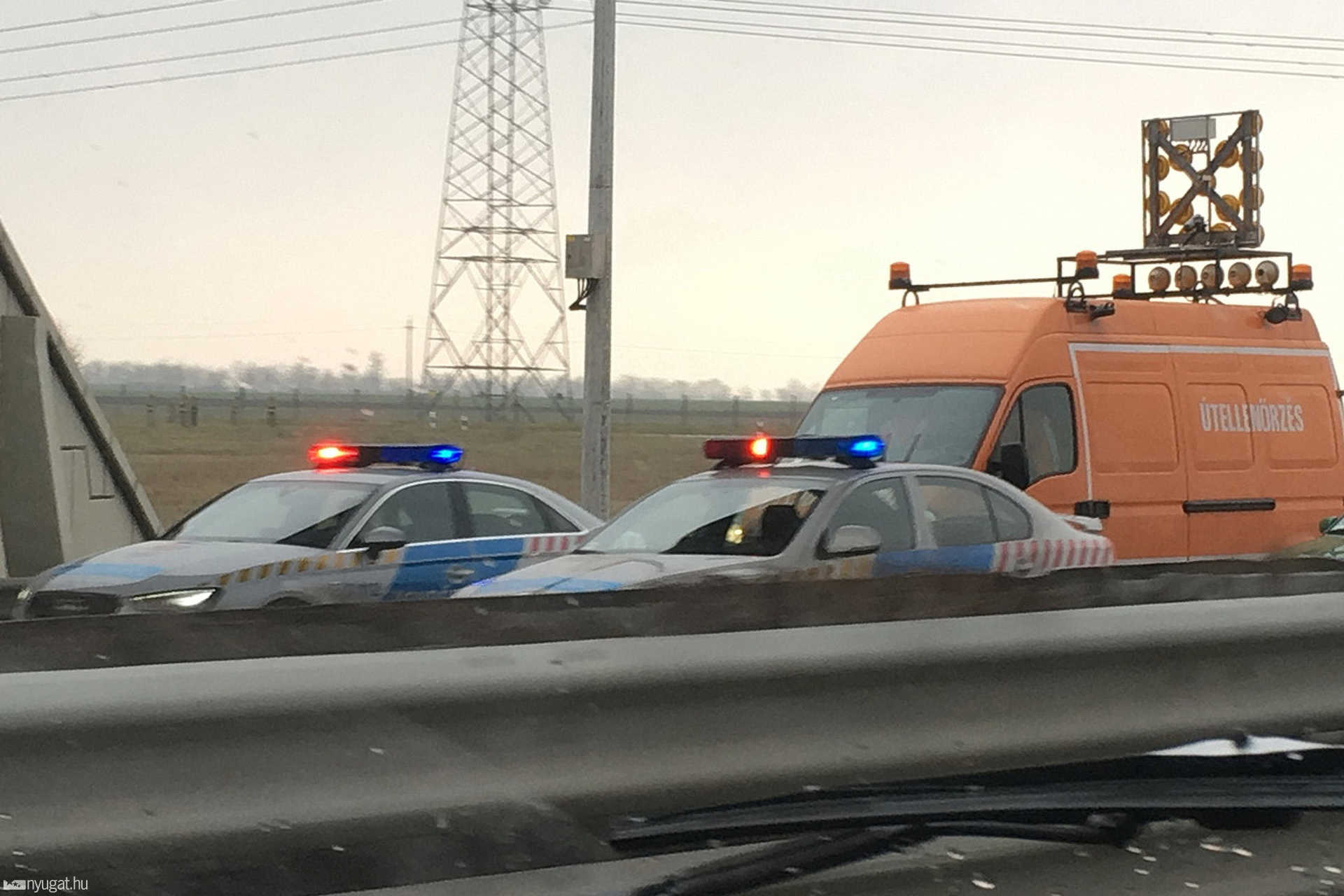 Kamion oltása az M1 autópályán