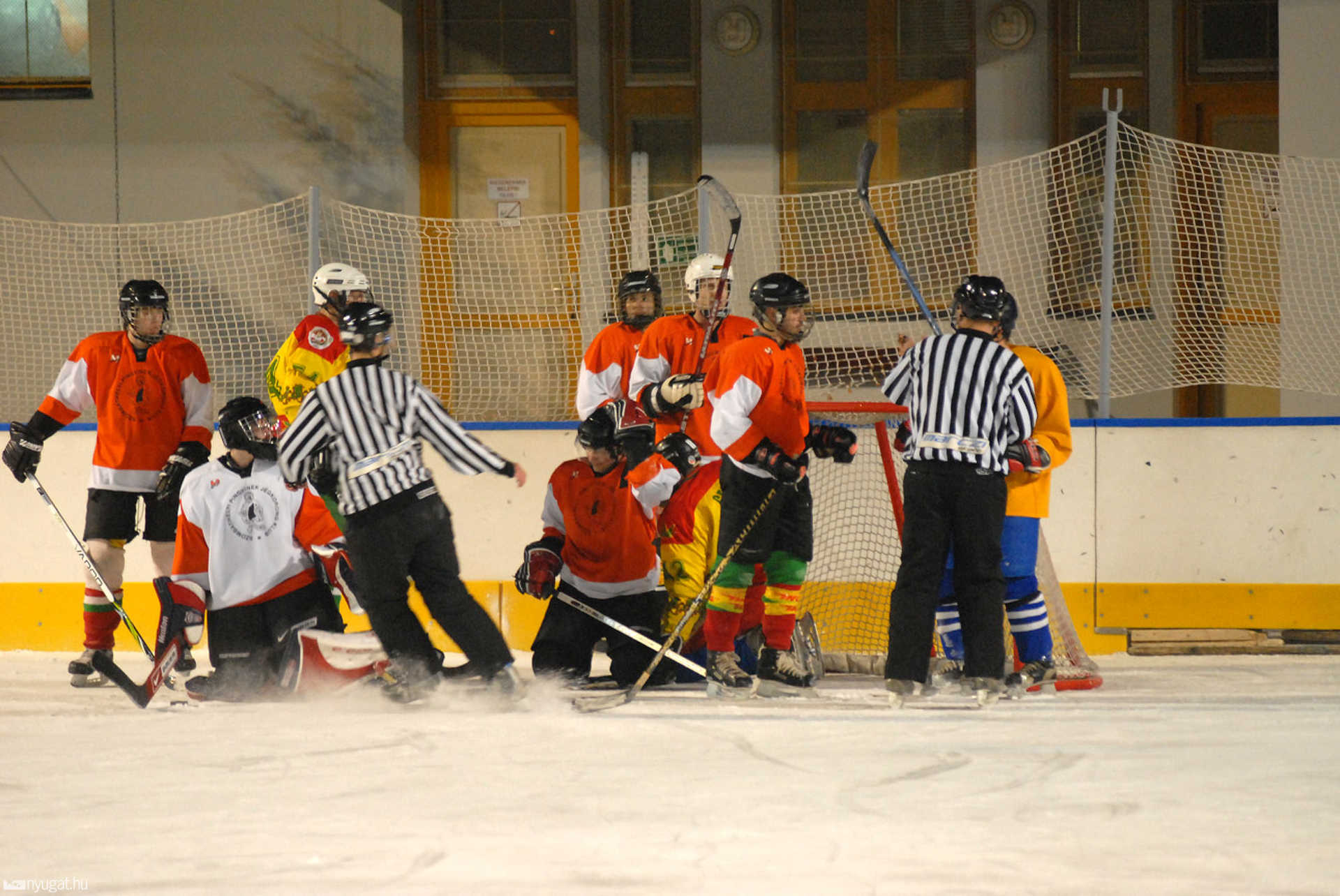 Szombathelyi Pingvinek-Jégveled 6:2 (1:1, 2:0, 3:1). 