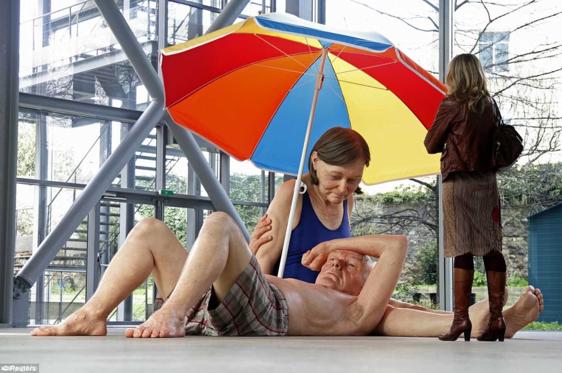 Ron Mueck hiperrealista szobrai