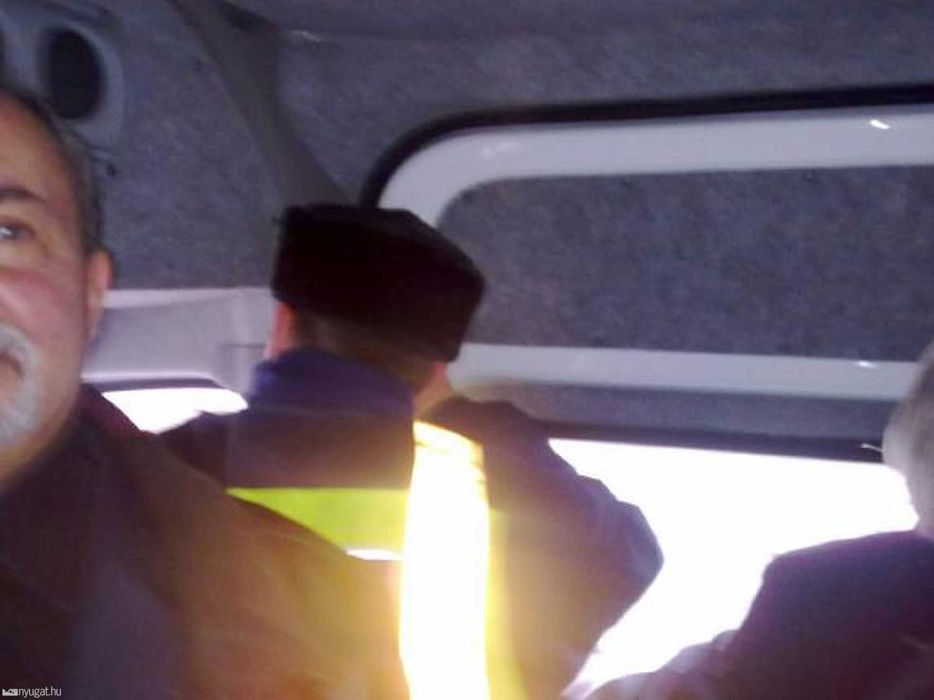 Vasi képviselőket is bevittek