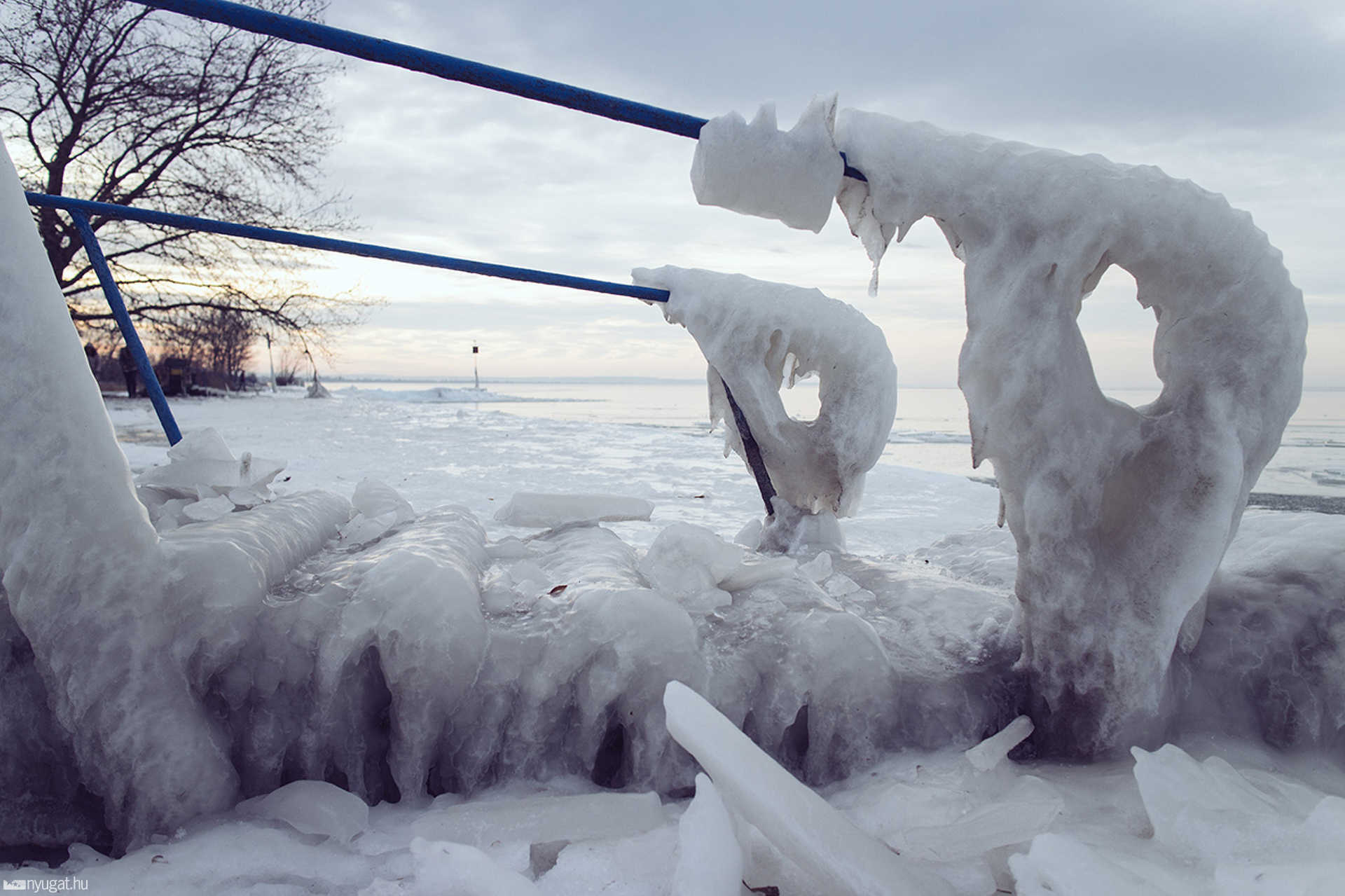 Befagyott Balaton Fonyódnál