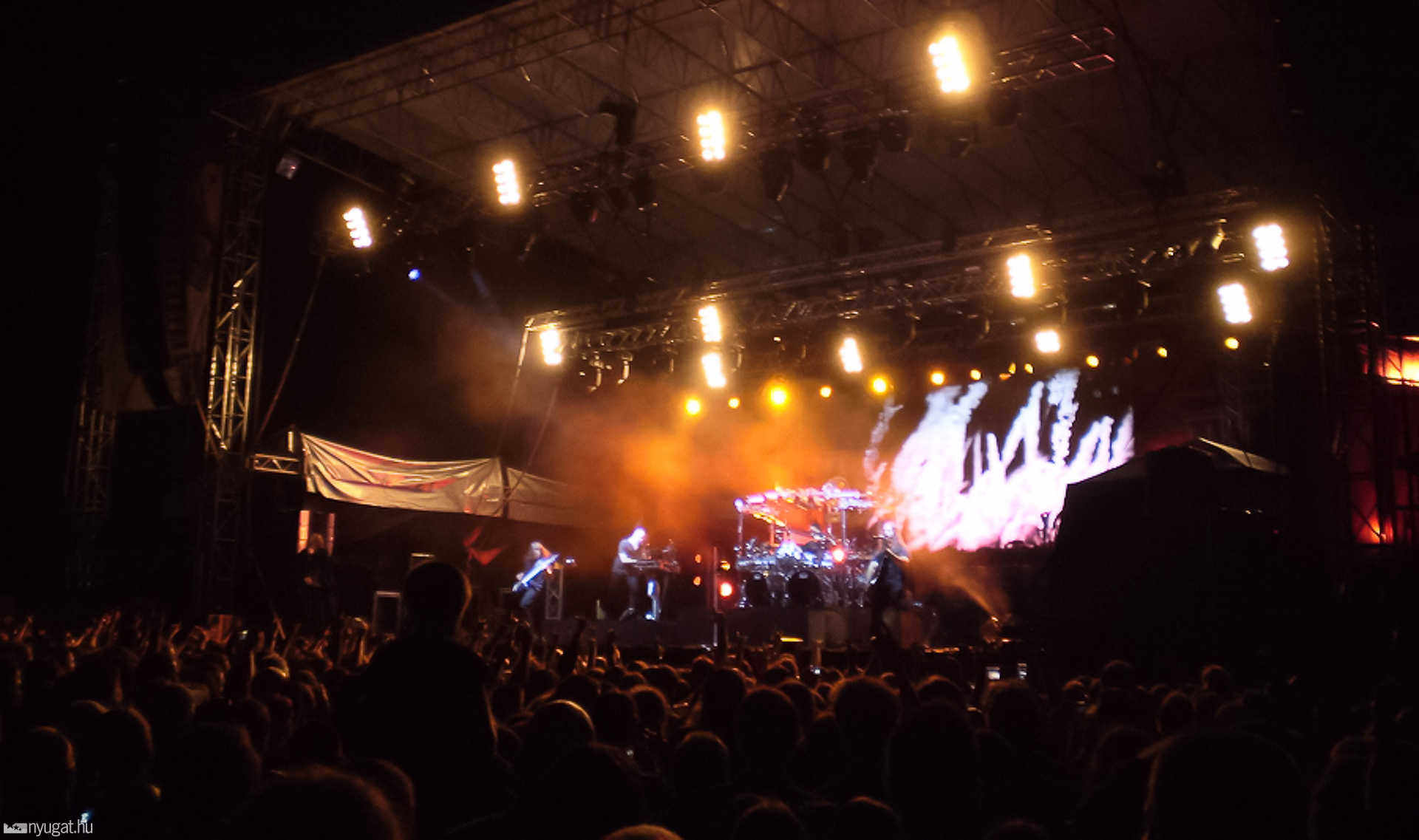 Színpadon a legnagyobb tömegeket vonzó Dream Theater