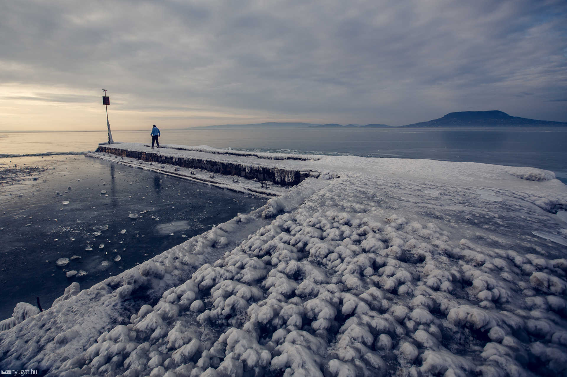 Befagyott Balaton Fonyódnál