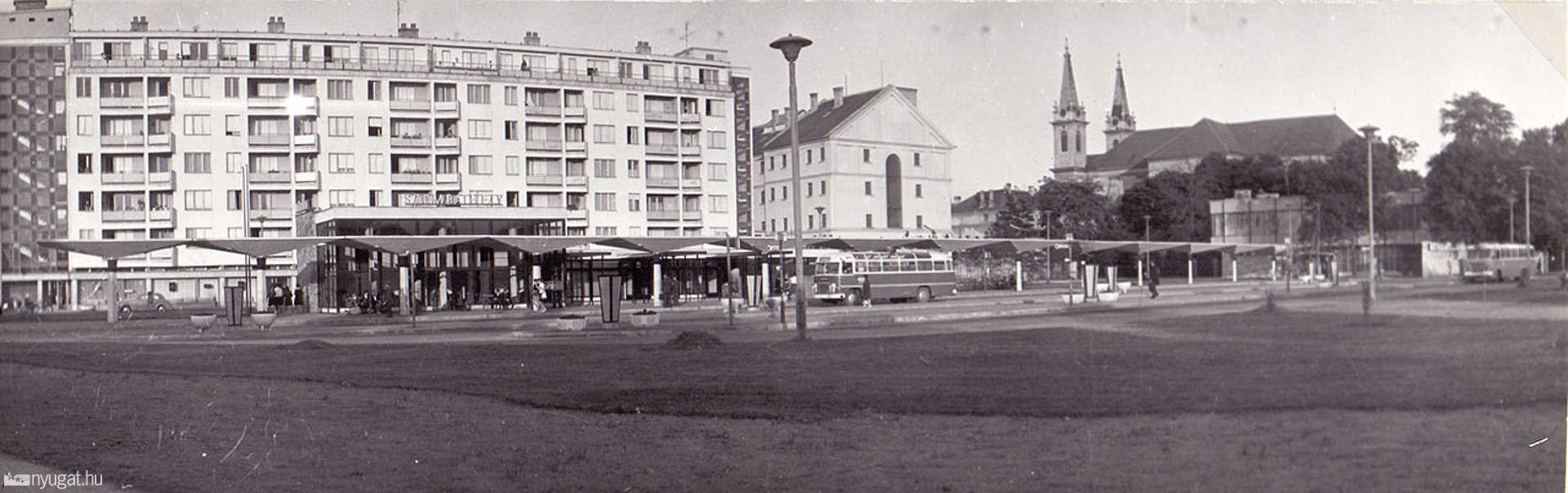 Ady Endre tér, autóbusz pályaudvar