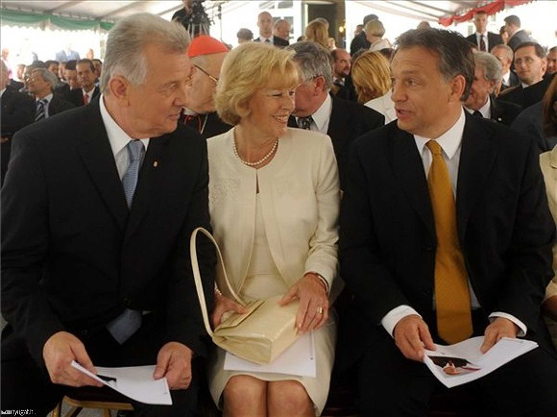 A beiktatáson