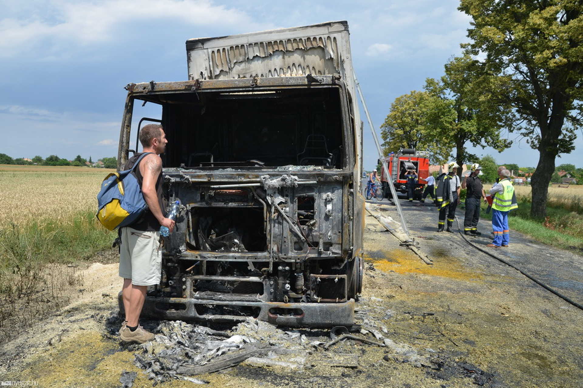 Kiégett a kamion pilótafülkéje Tormásligetnél