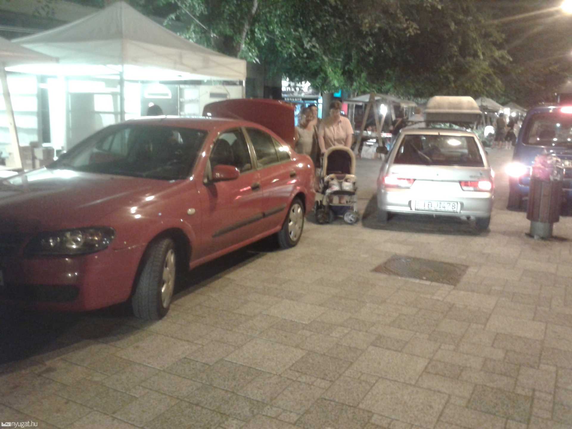 autók a fő téren?