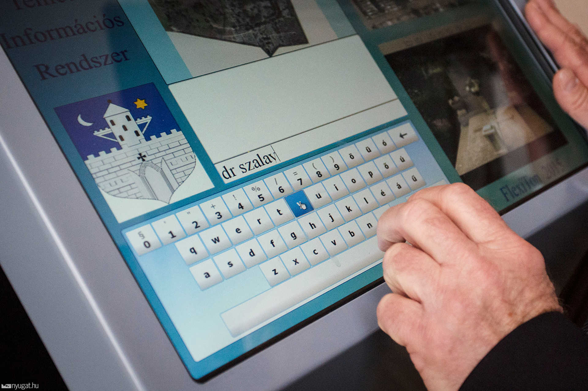 Új információs pult bemutatása a Jáki úti temetőben