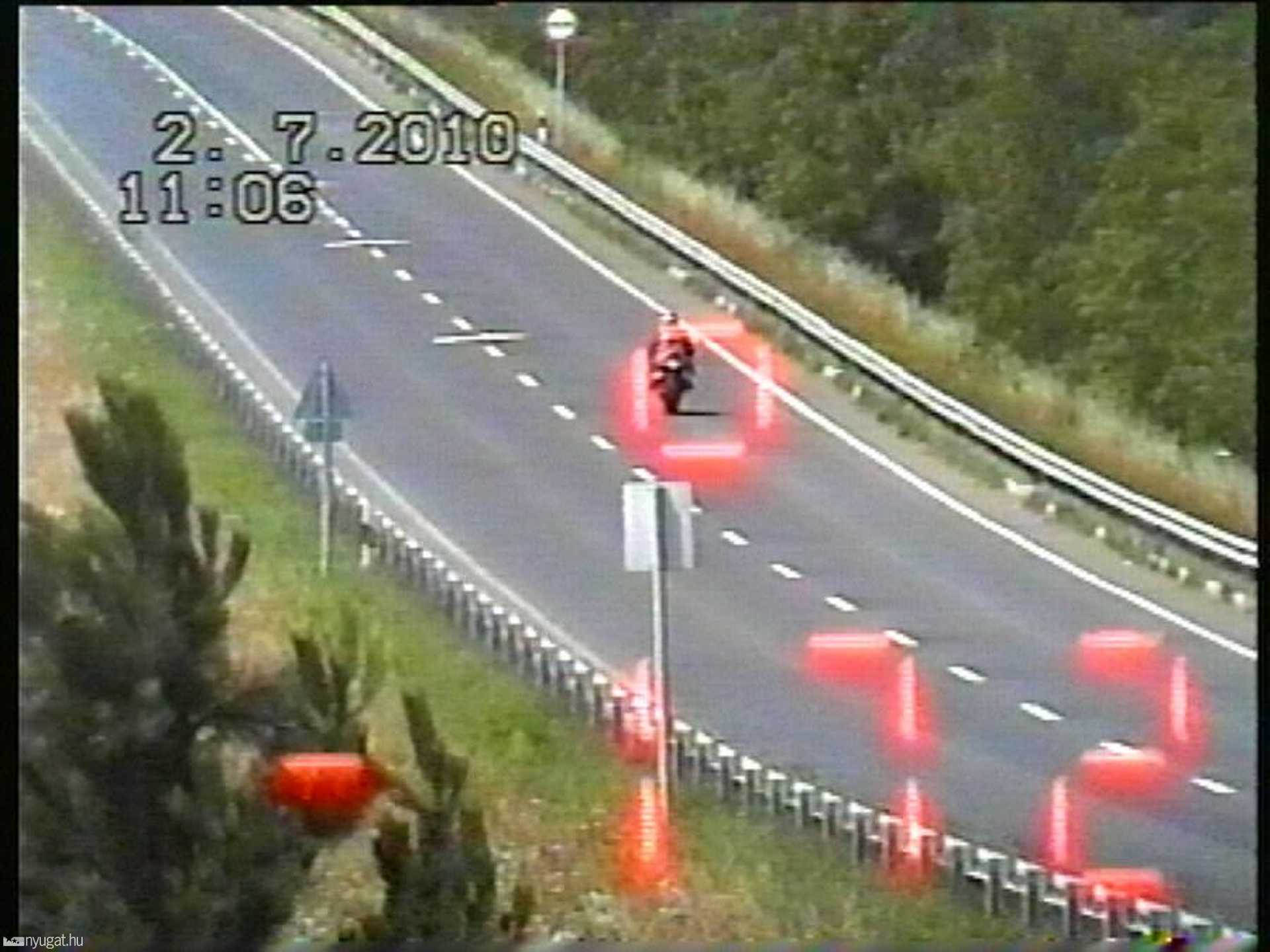 Motorral 172-vel, 8-as főút