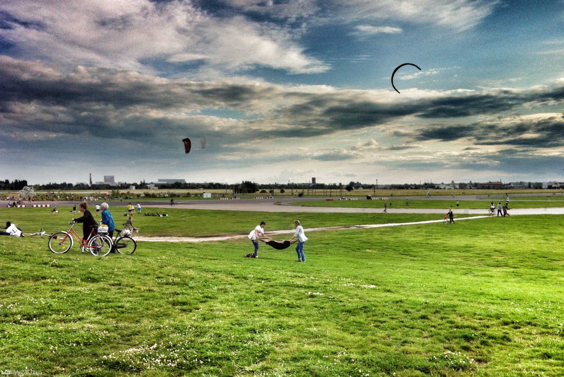 Tempelhof reptér: a lakosságnak átadva