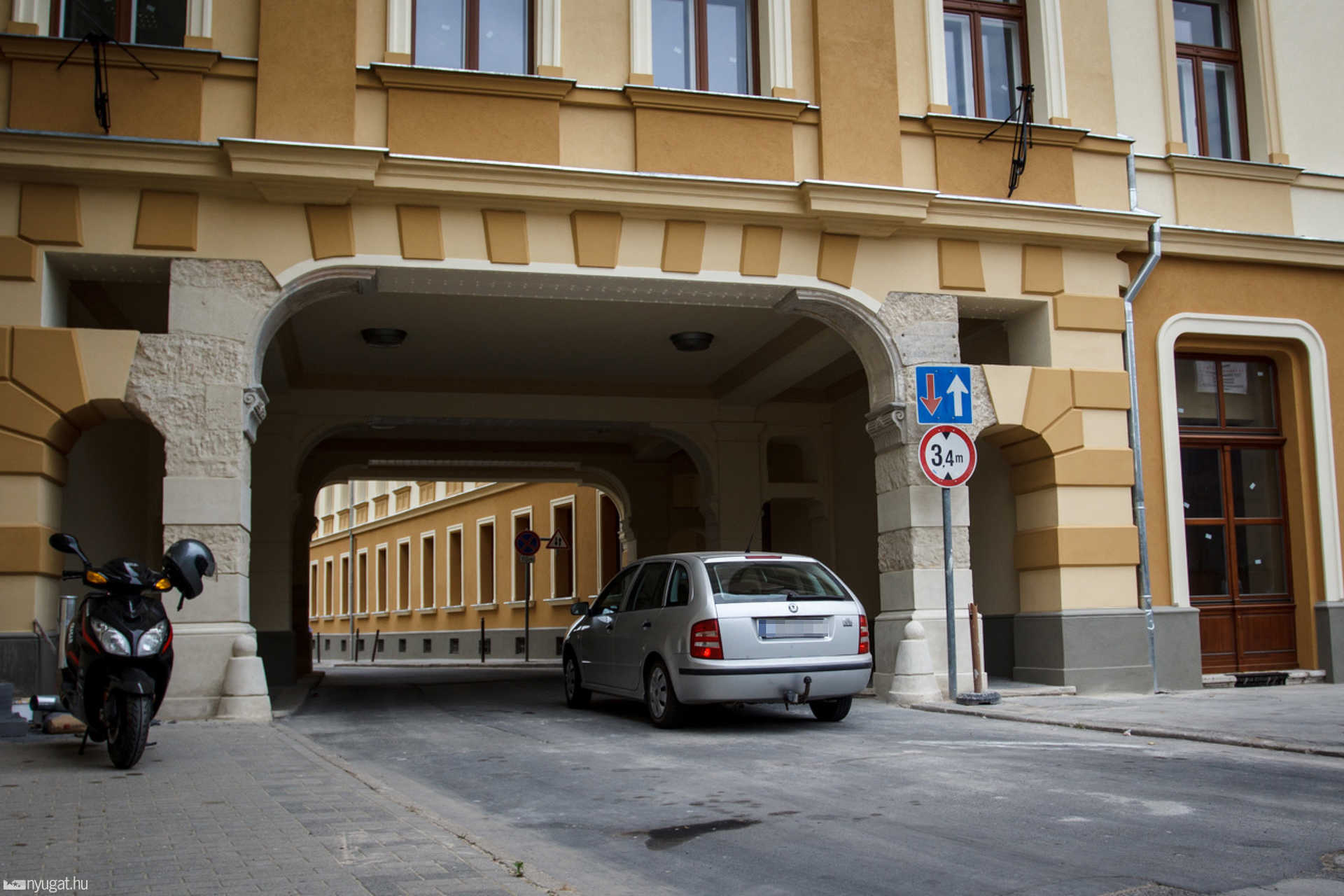 Megnyitották a forgalom előtt az átjárót a Kormányhivatalnál