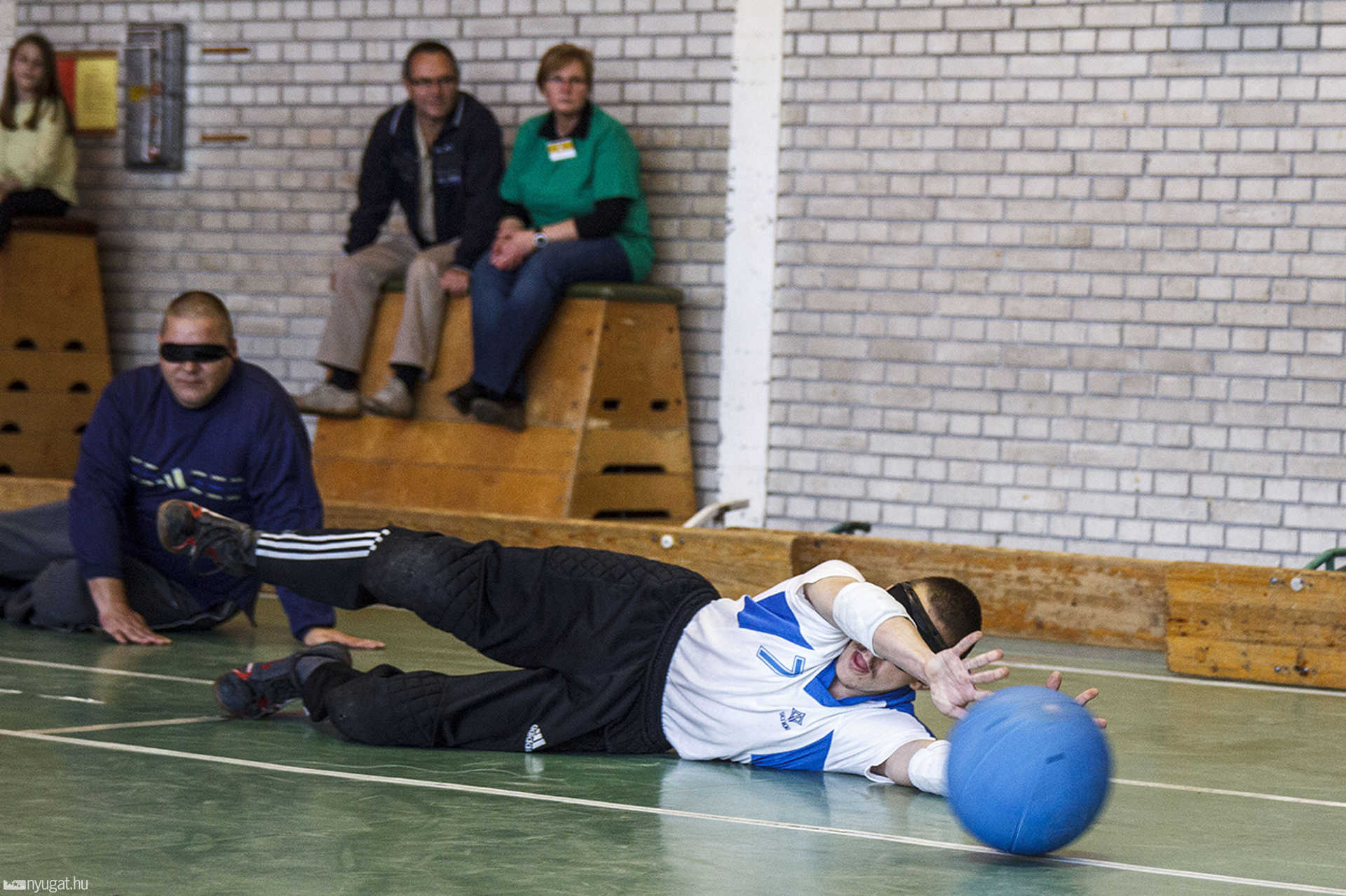 Csörgőlabda az OÁMK-ban az Ocho Machókkal