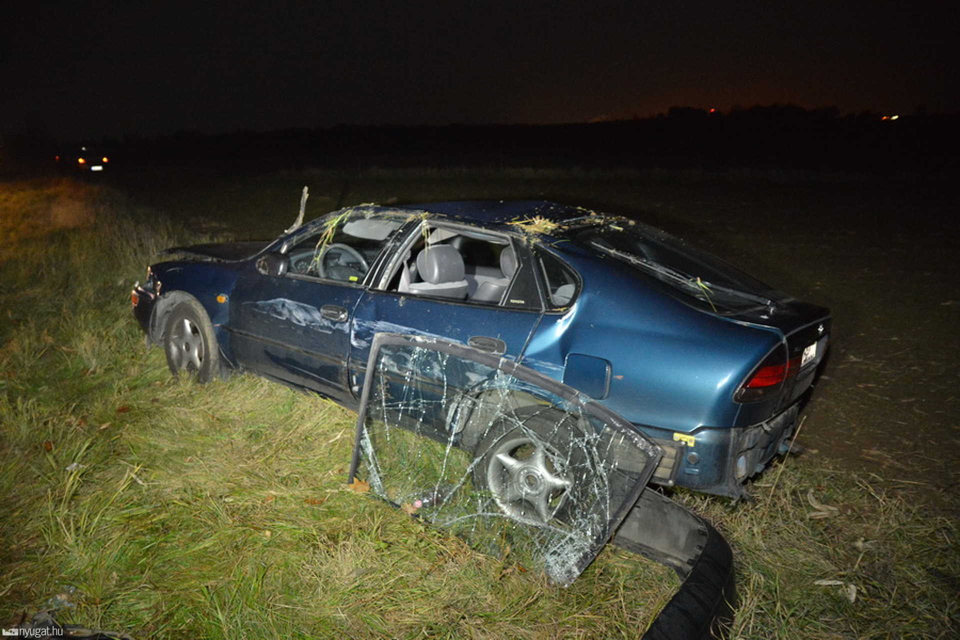 Betegszállító ütközött személyautóval a 87-es főúton
