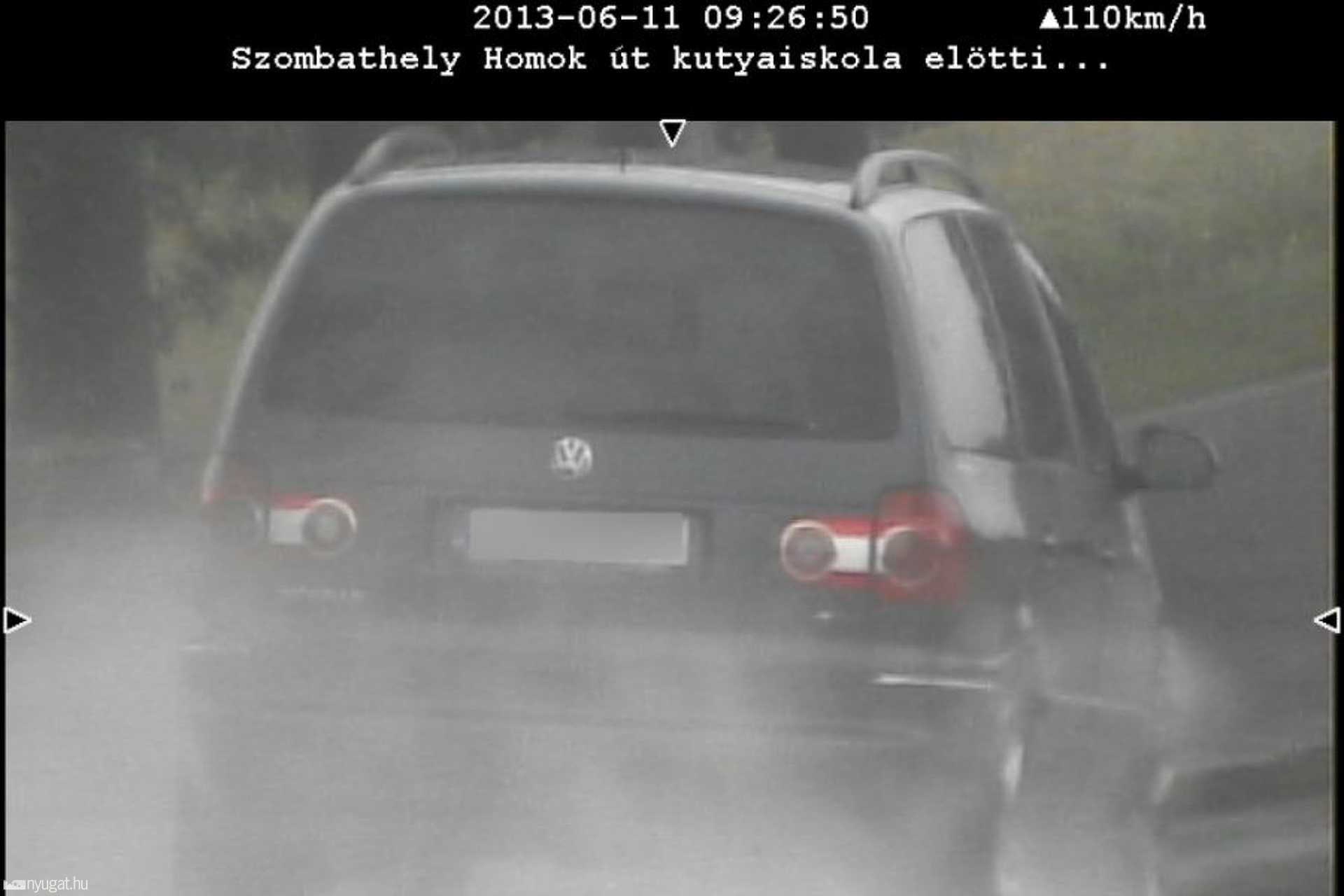 Második helyezett, esőben