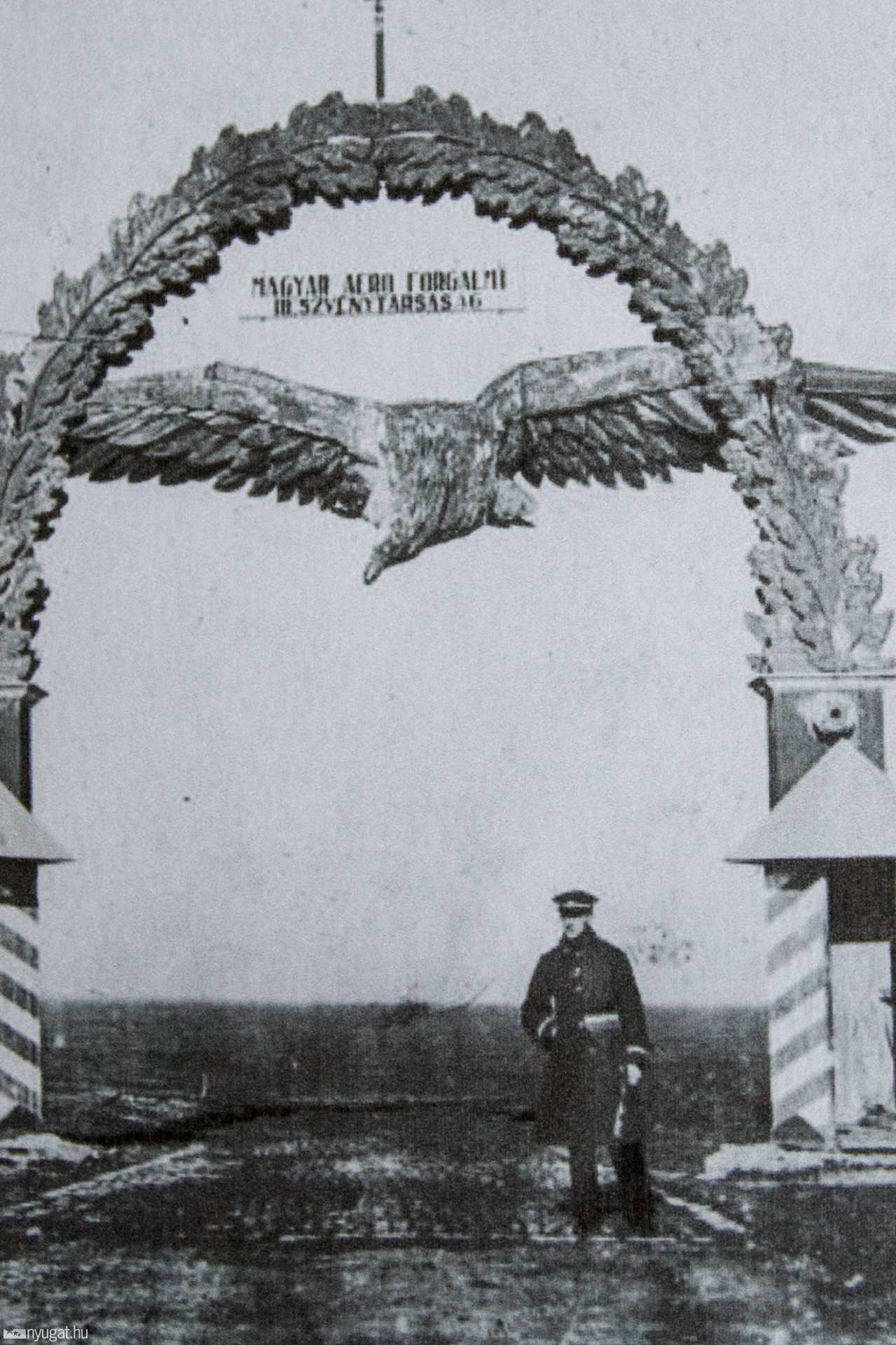 A szombathelyi repültőtér kapuja, 1920.