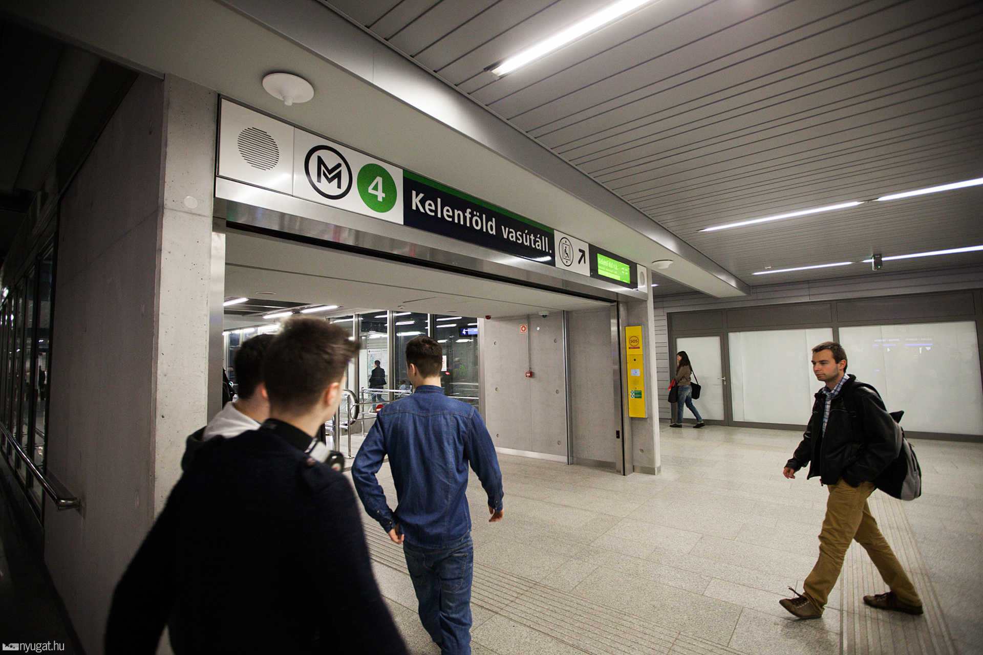 4-es metró az átadás napján