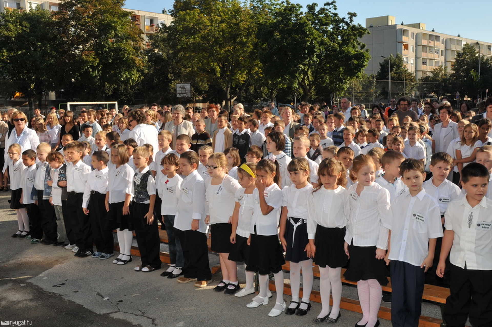 Becsengettek - tanévnyitó a szombathelyi Derkovits iskolában