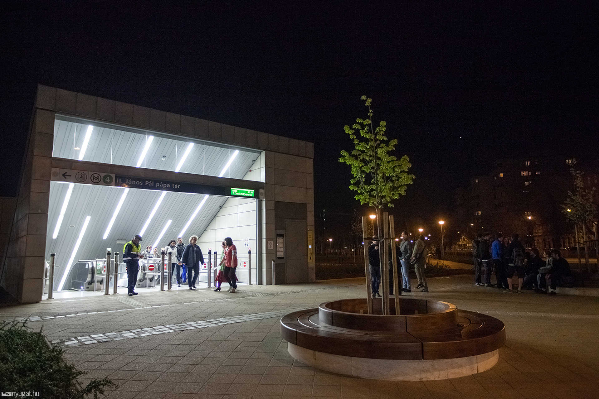 4-es metró az átadás napján