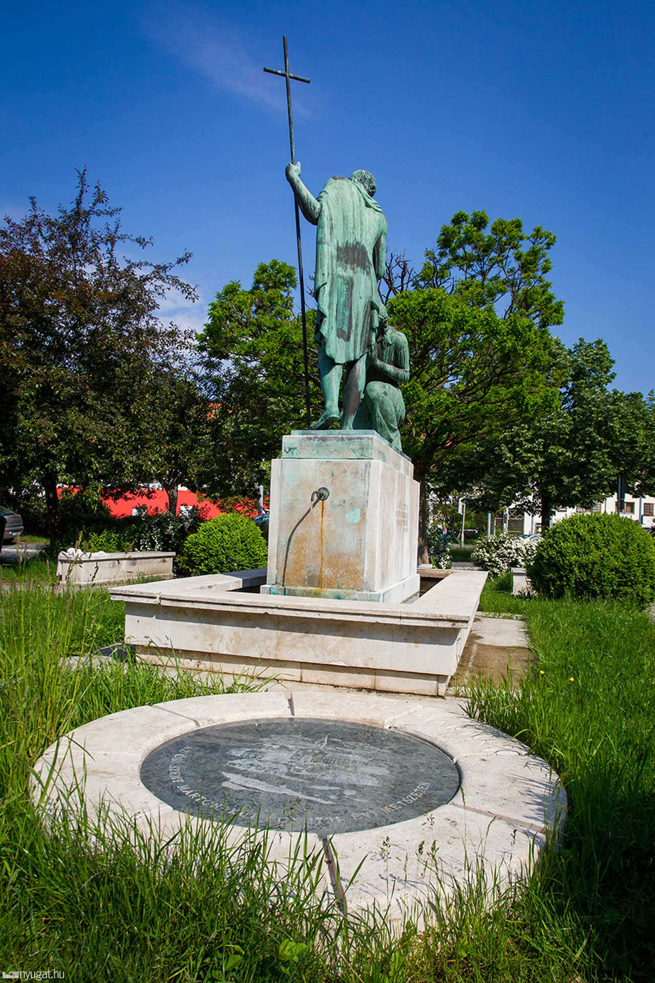 Polgármesteri vizit a Szent Márton szobornál