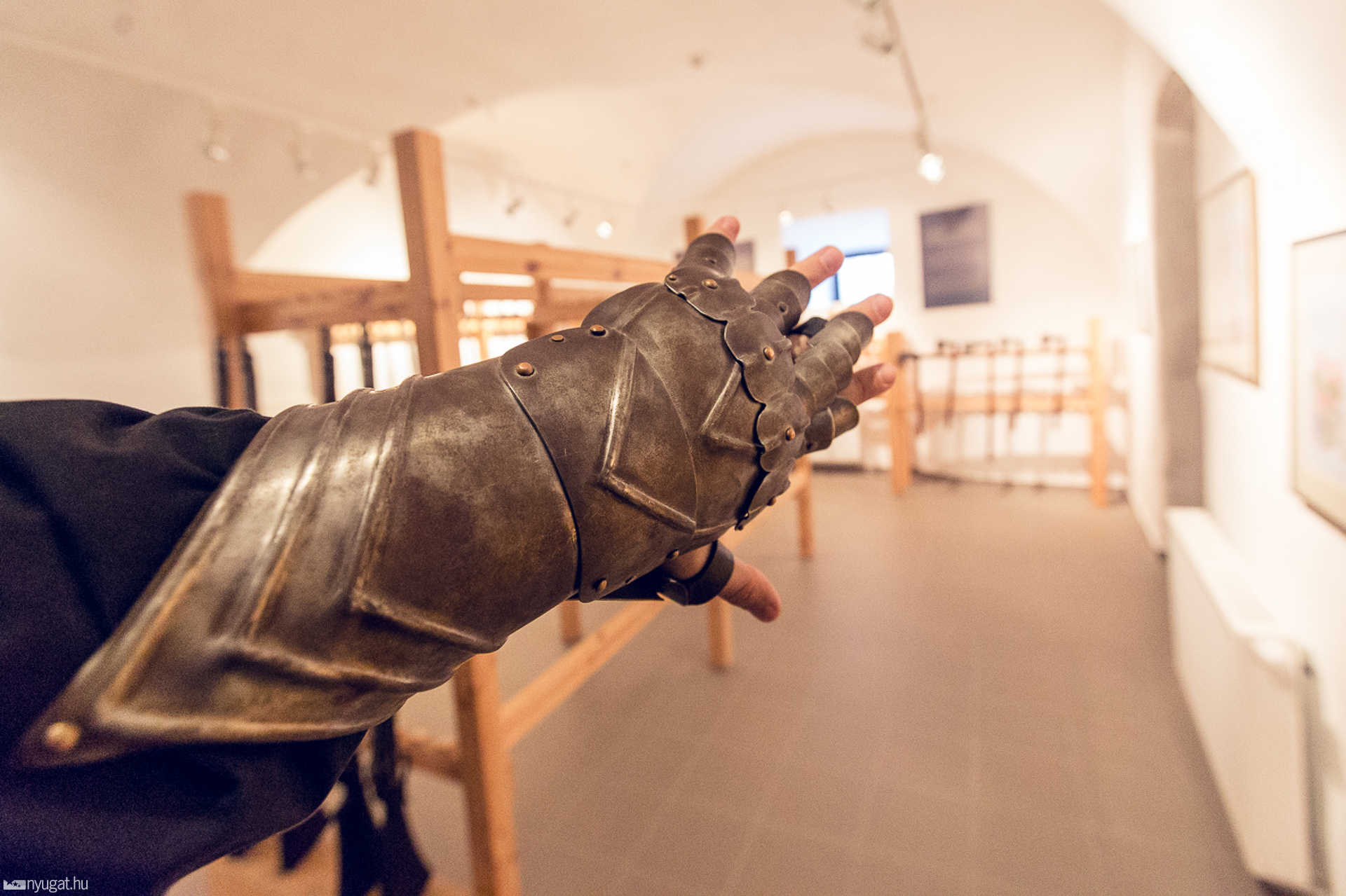 Átadták a felújított várat Kőszegen