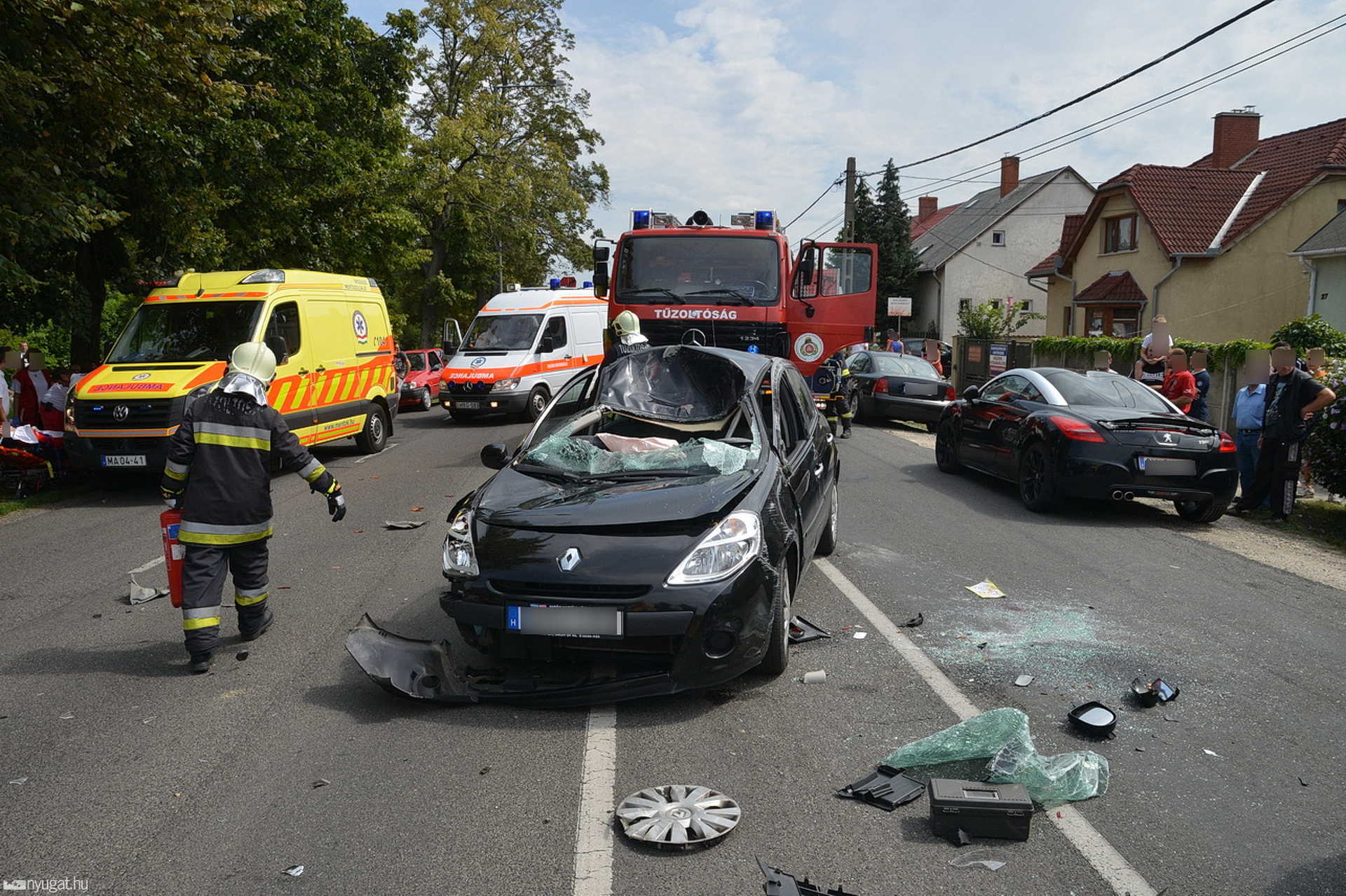 Figyelmetlenségből súlyos baleset a Dolgozók útján