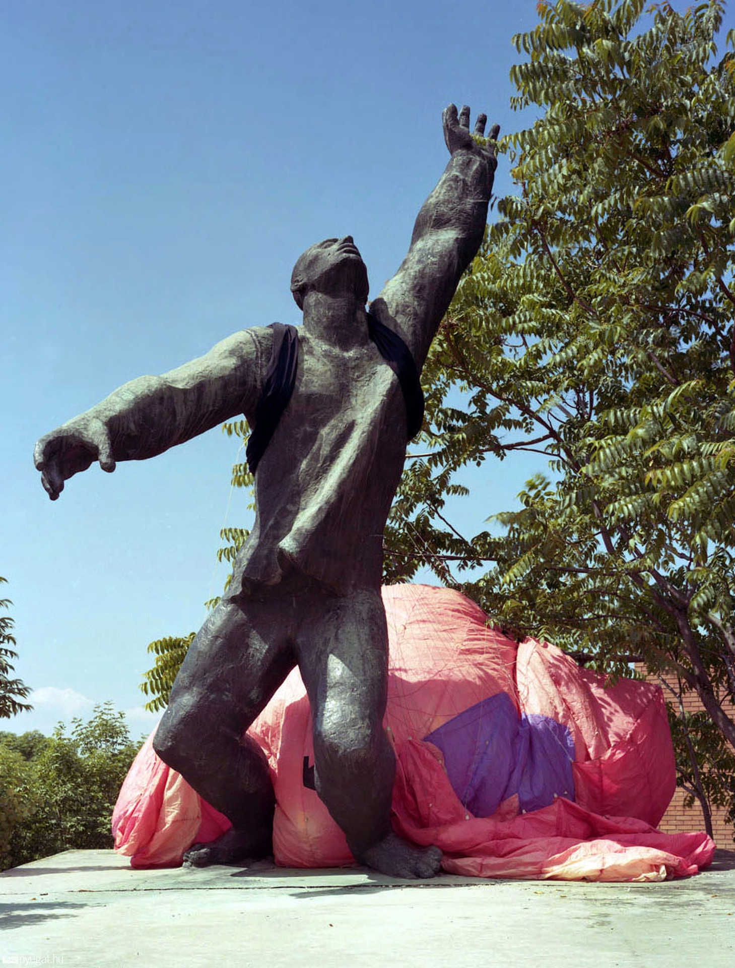 Ejtőernyős/Parachutist
