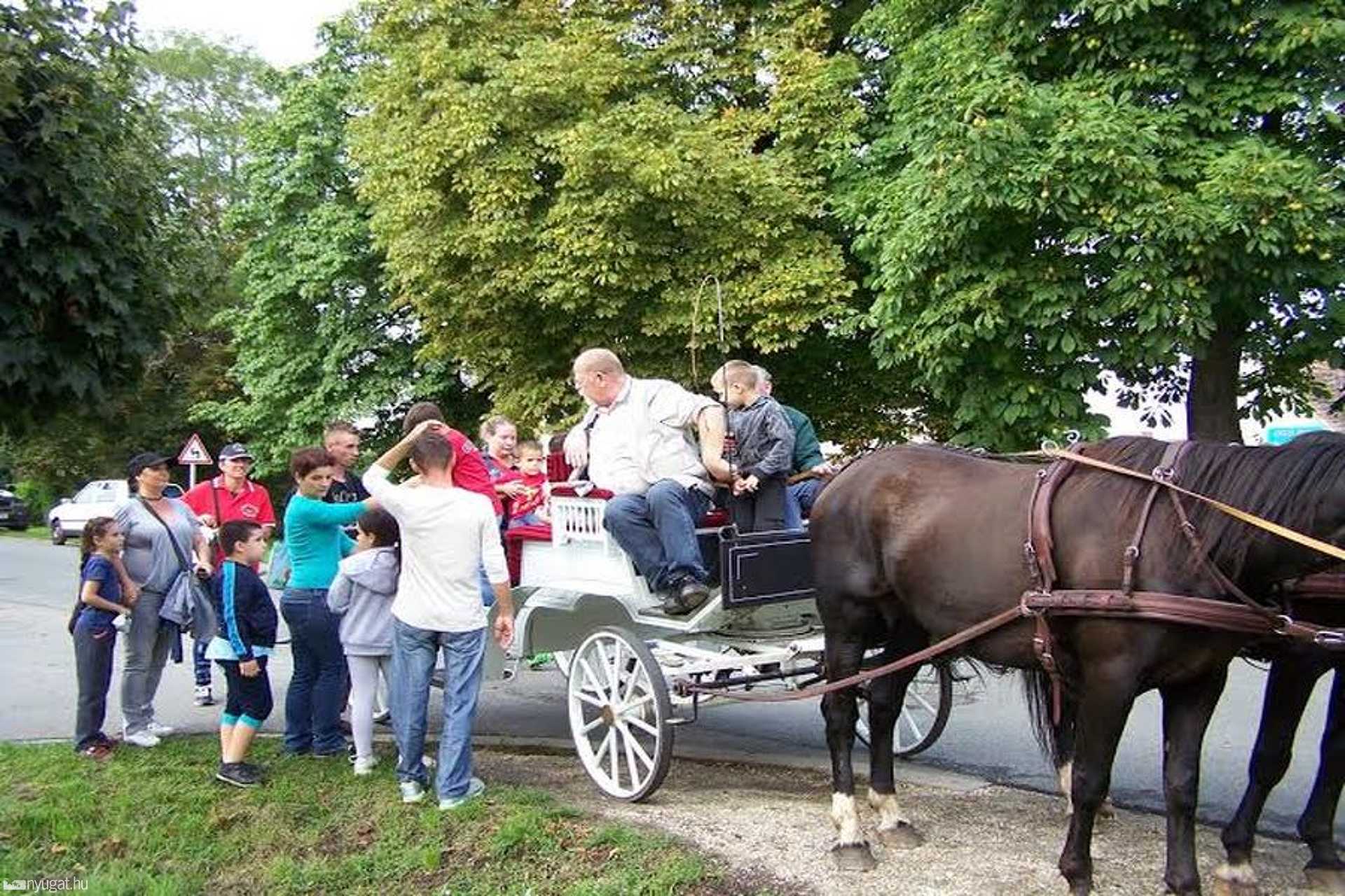 Ki fér még ide fel? 
