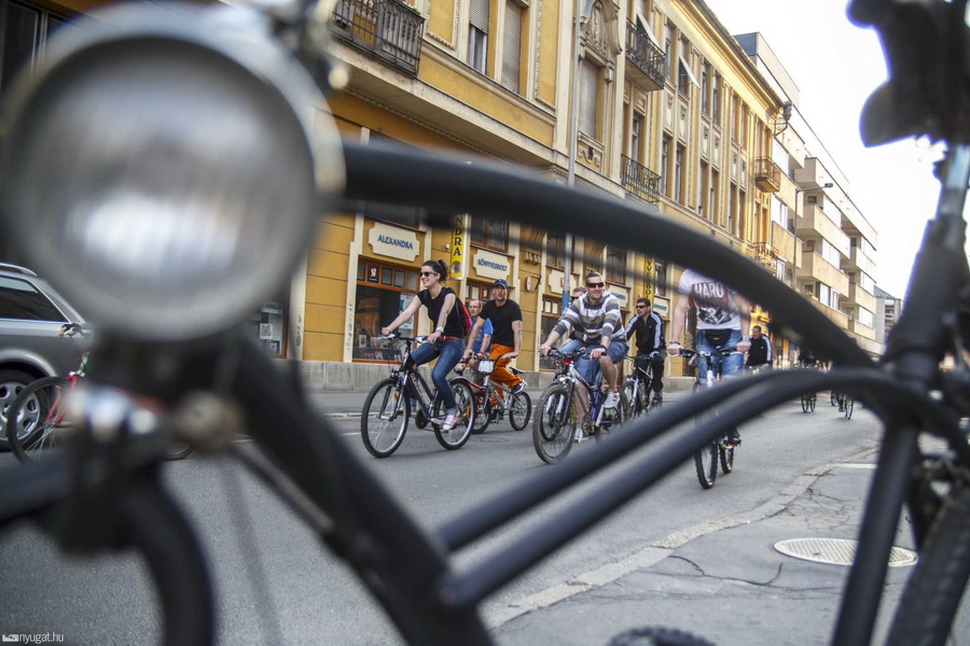 Critical Mass Tavasz