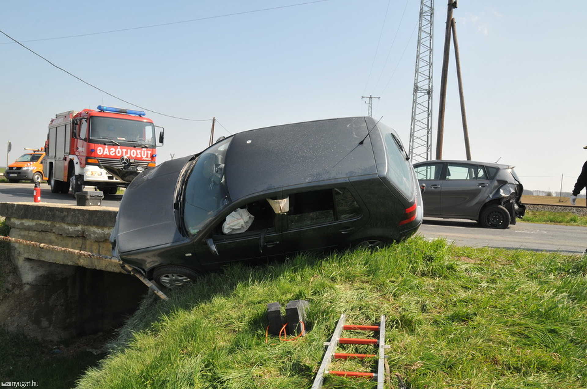 Gázcső tartotta a kigyulladt VW-t Lukácsházán