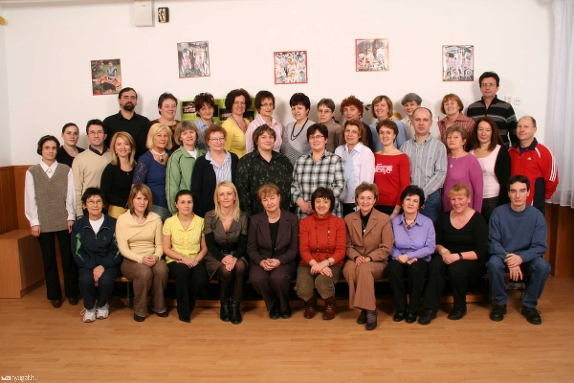 A Derkovits iskola tantestülete